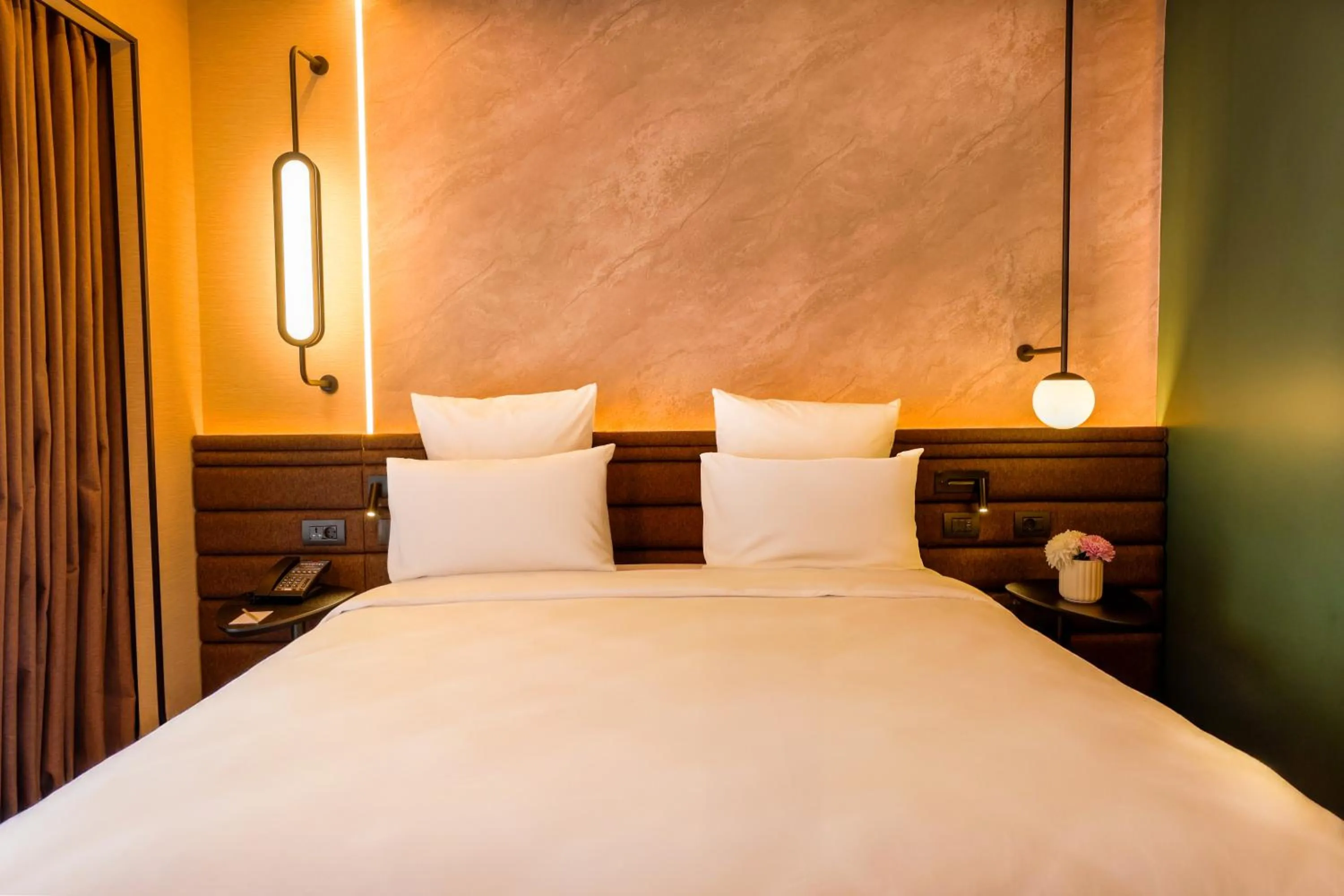 Bed in Novotel Istanbul Bomonti