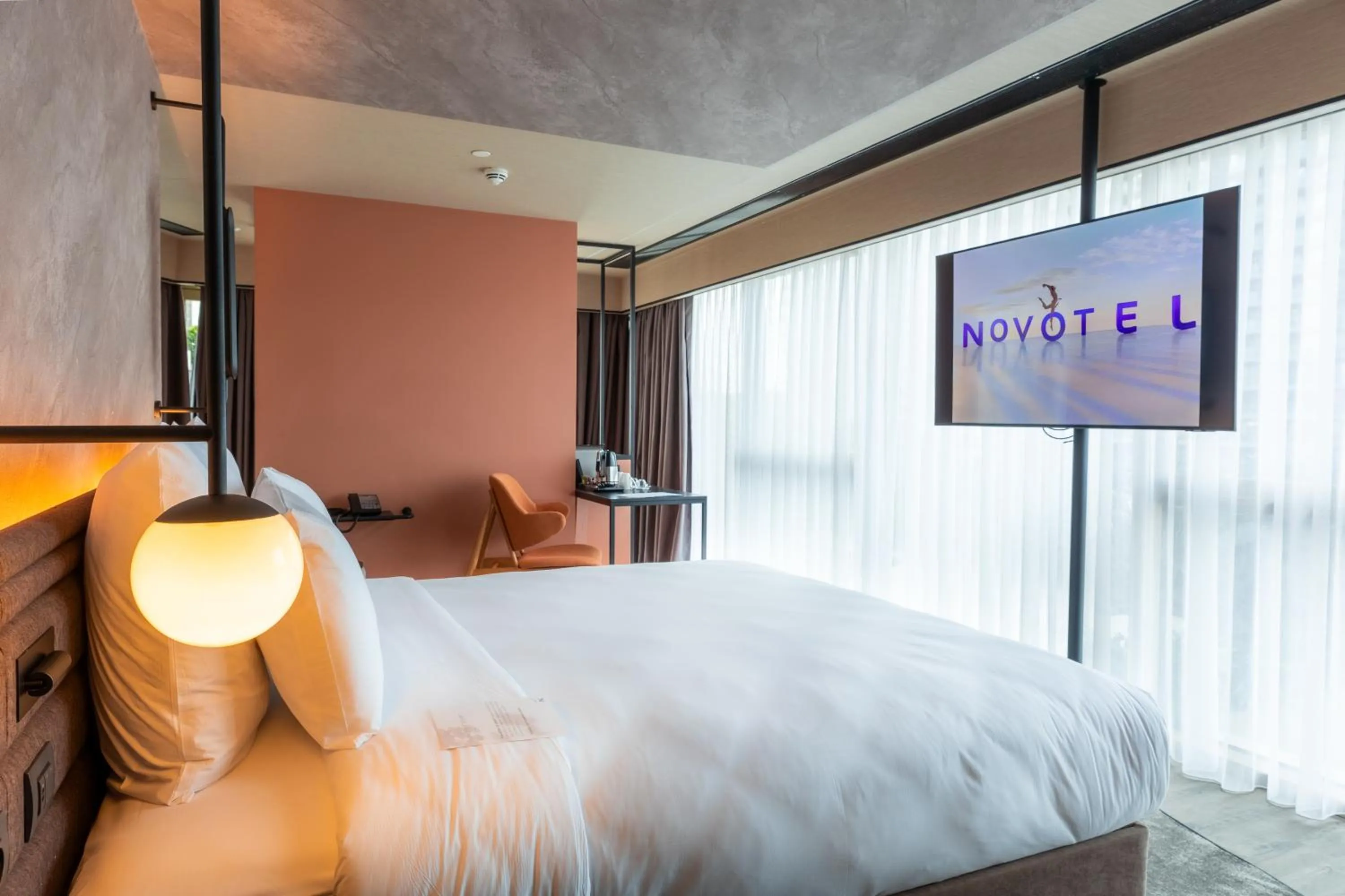 Bed in Novotel Istanbul Bomonti