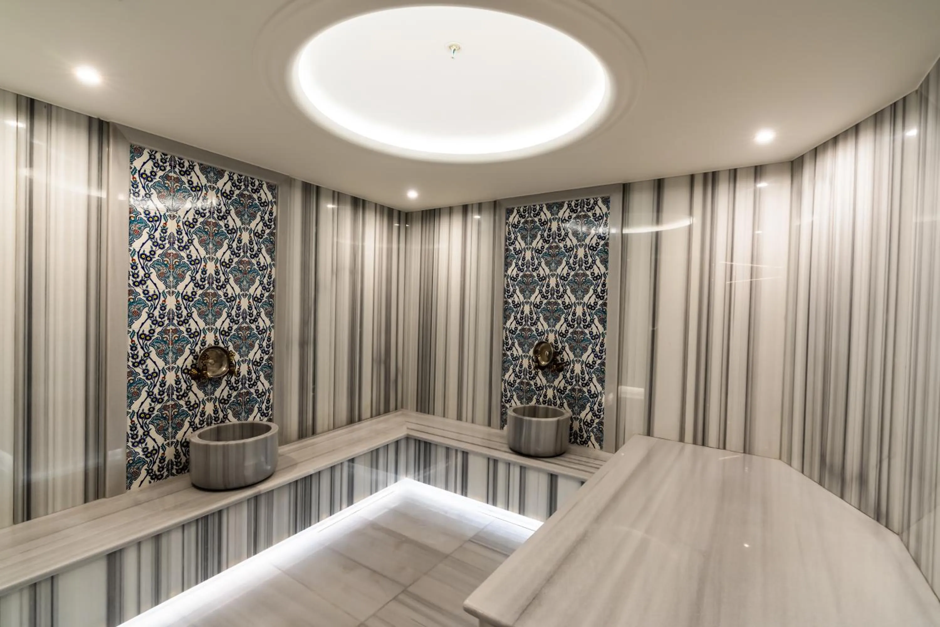 Public Bath in Novotel Istanbul Bomonti