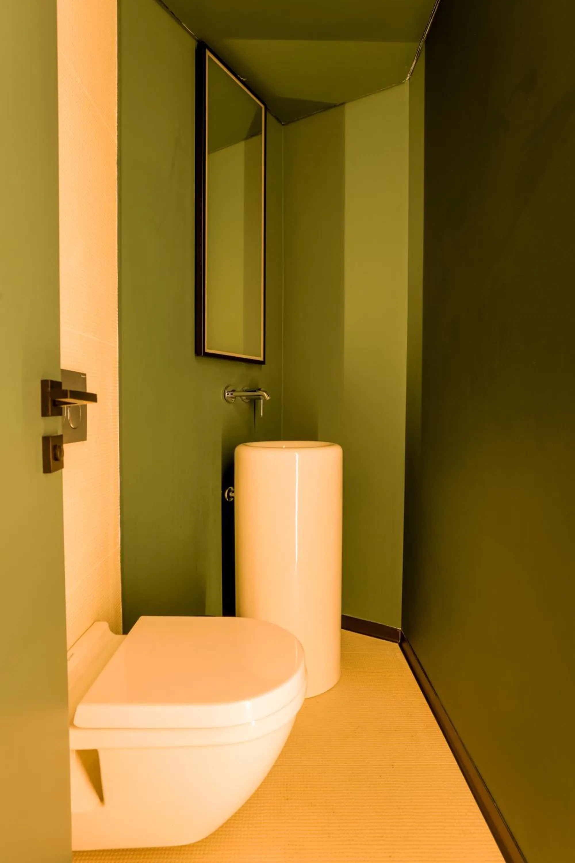 Toilet in Novotel Istanbul Bomonti