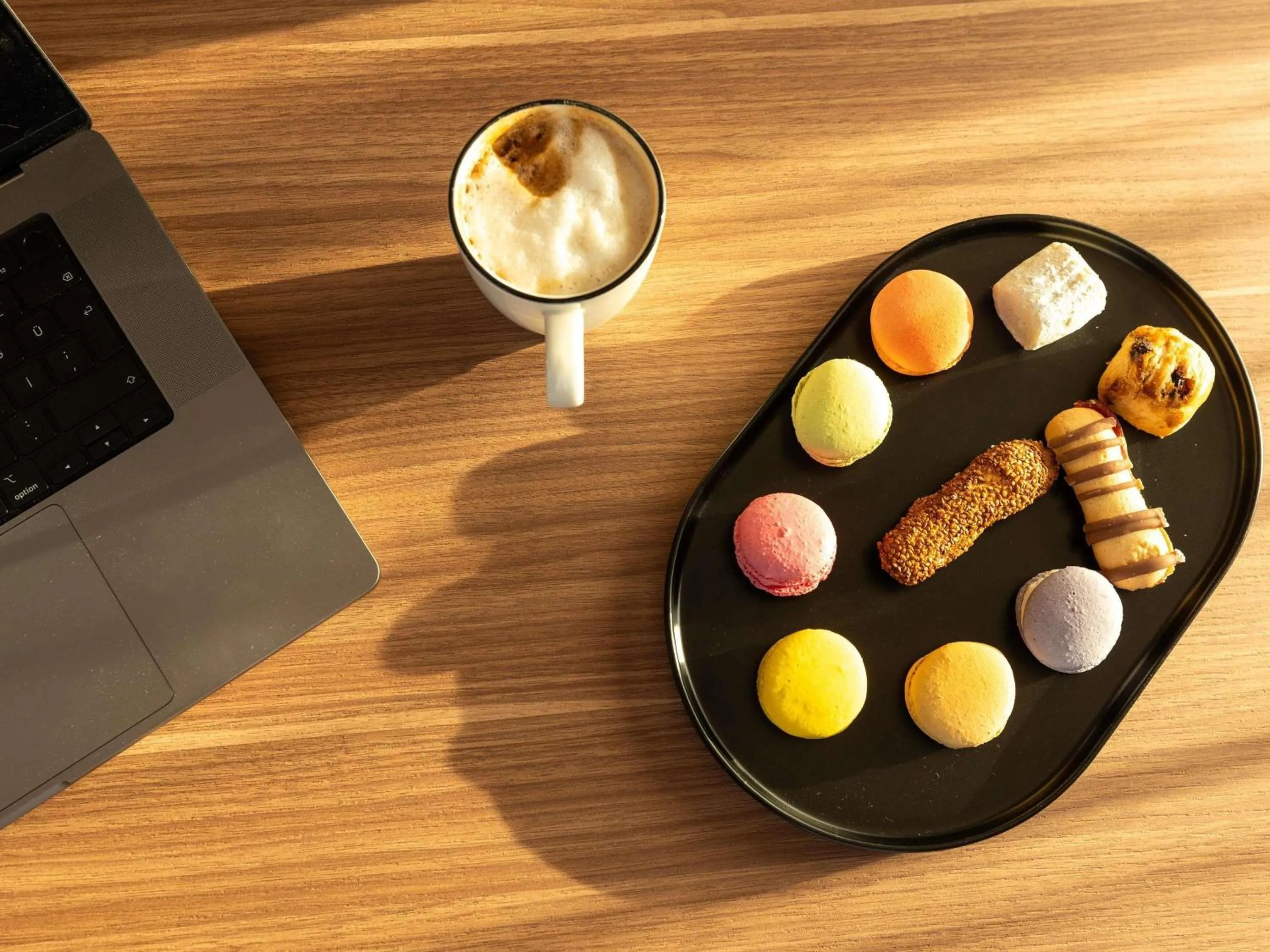 Photo of the whole room in Novotel Istanbul Bomonti