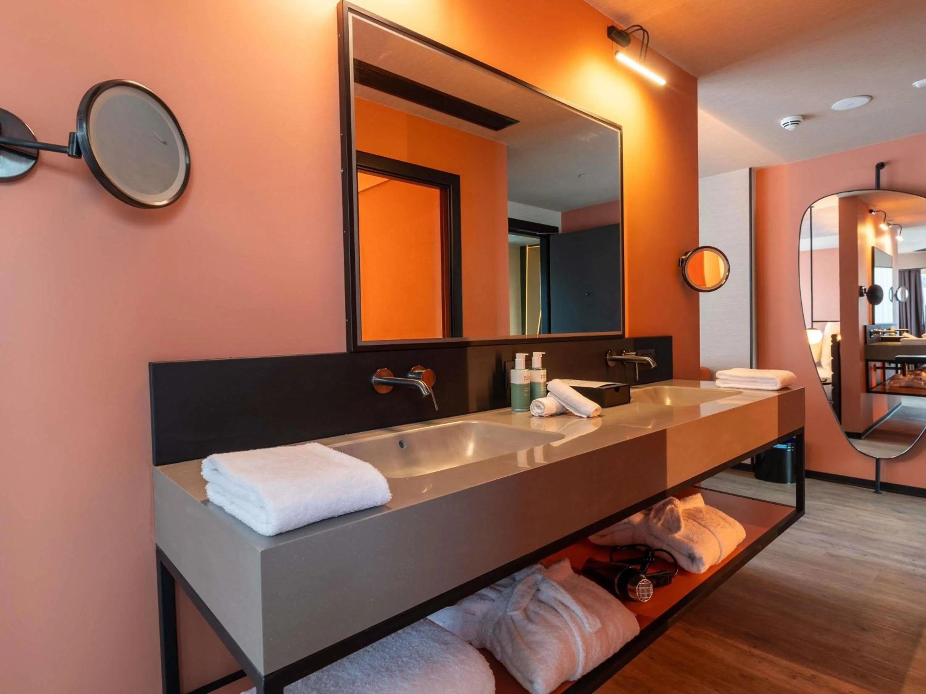 Bedroom, Bed in Novotel Istanbul Bomonti