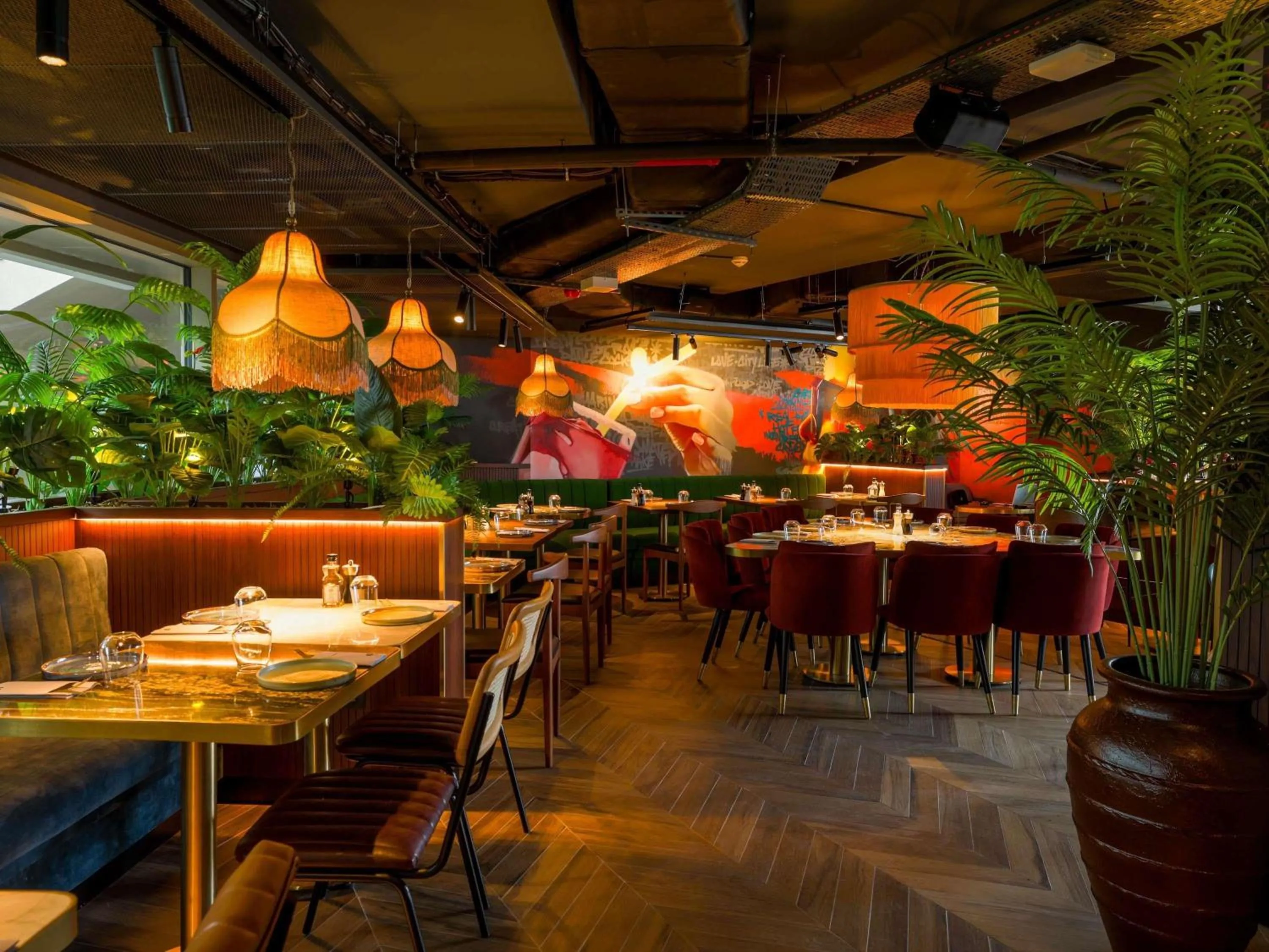 Restaurant/places to eat in Novotel Istanbul Bomonti