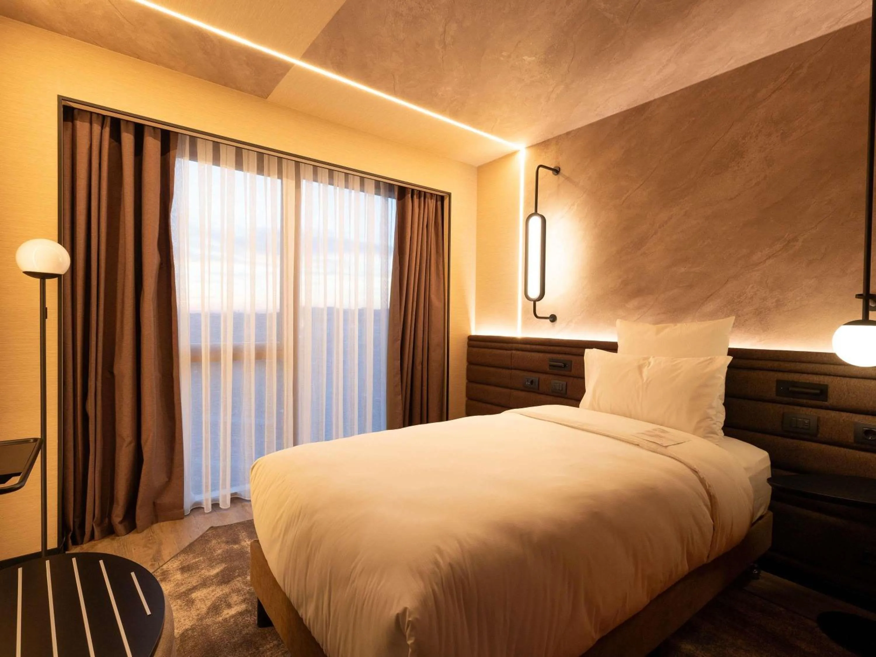 Bedroom, Bed in Novotel Istanbul Bomonti