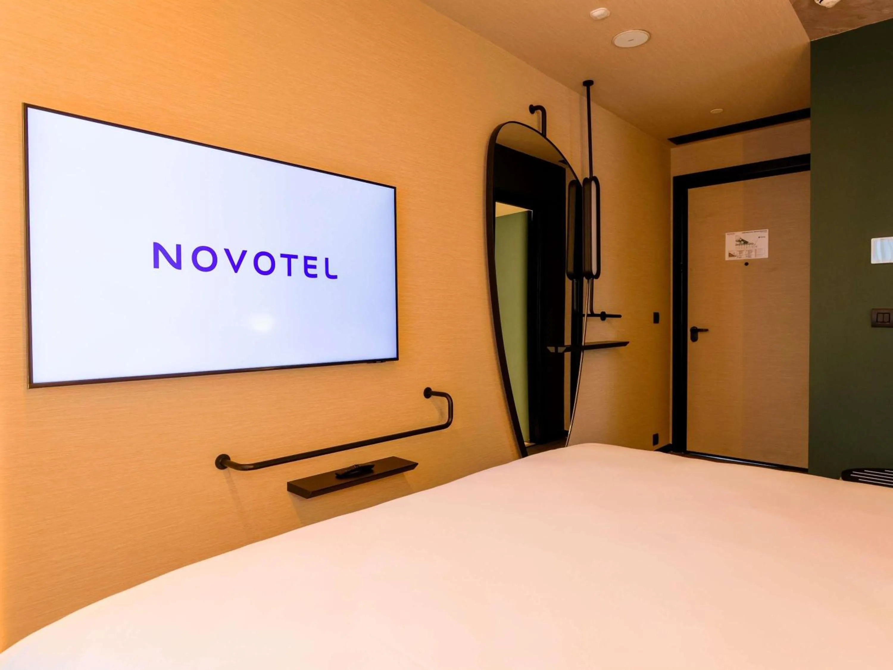 Bedroom, Bed in Novotel Istanbul Bomonti