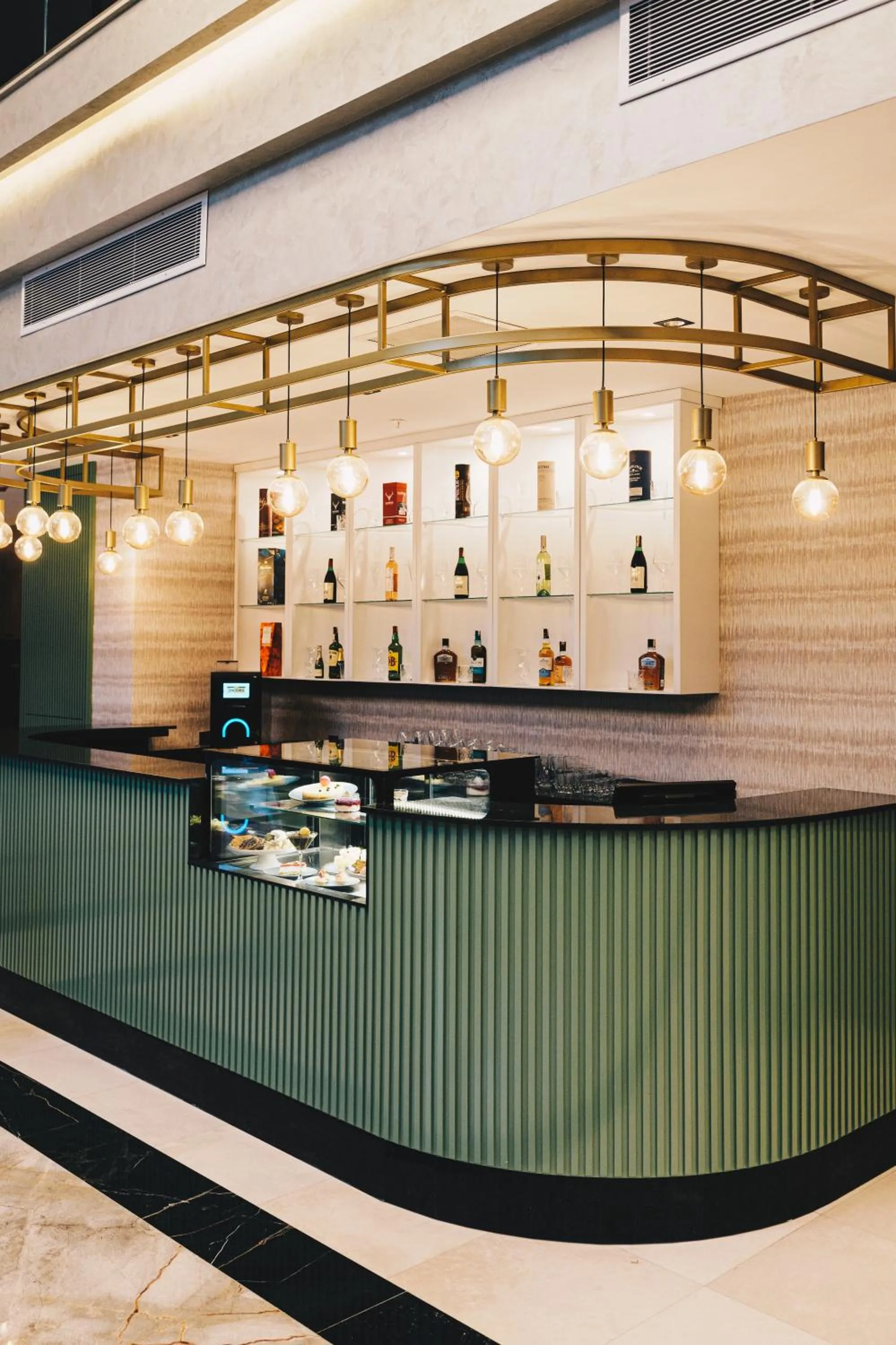 Restaurant/places to eat in The Emporia Hotel