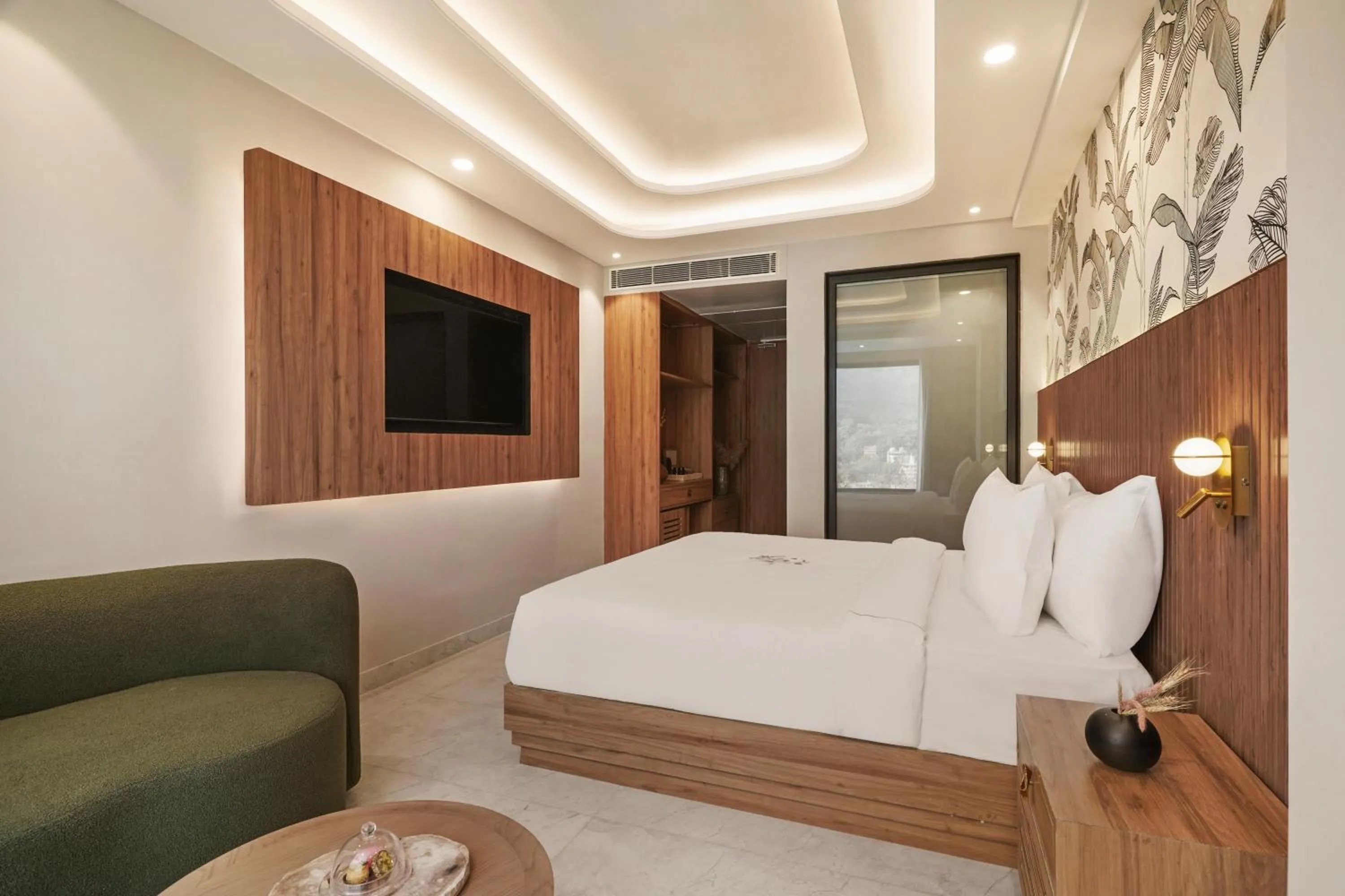 TV and multimedia in ZANA by the Ganges, Tapovan, Rishikesh