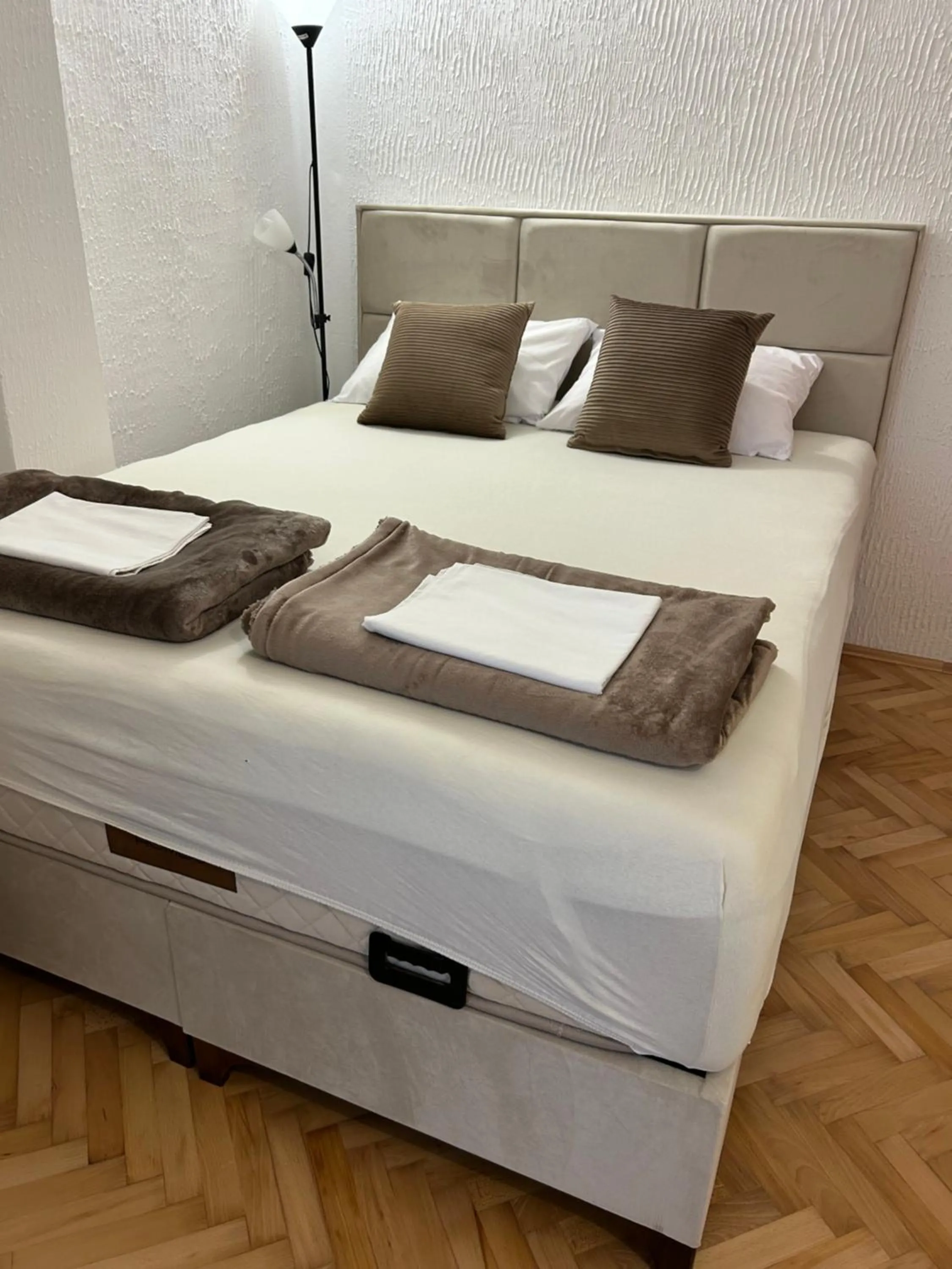 Bedroom, Bed in Apartments Dijana