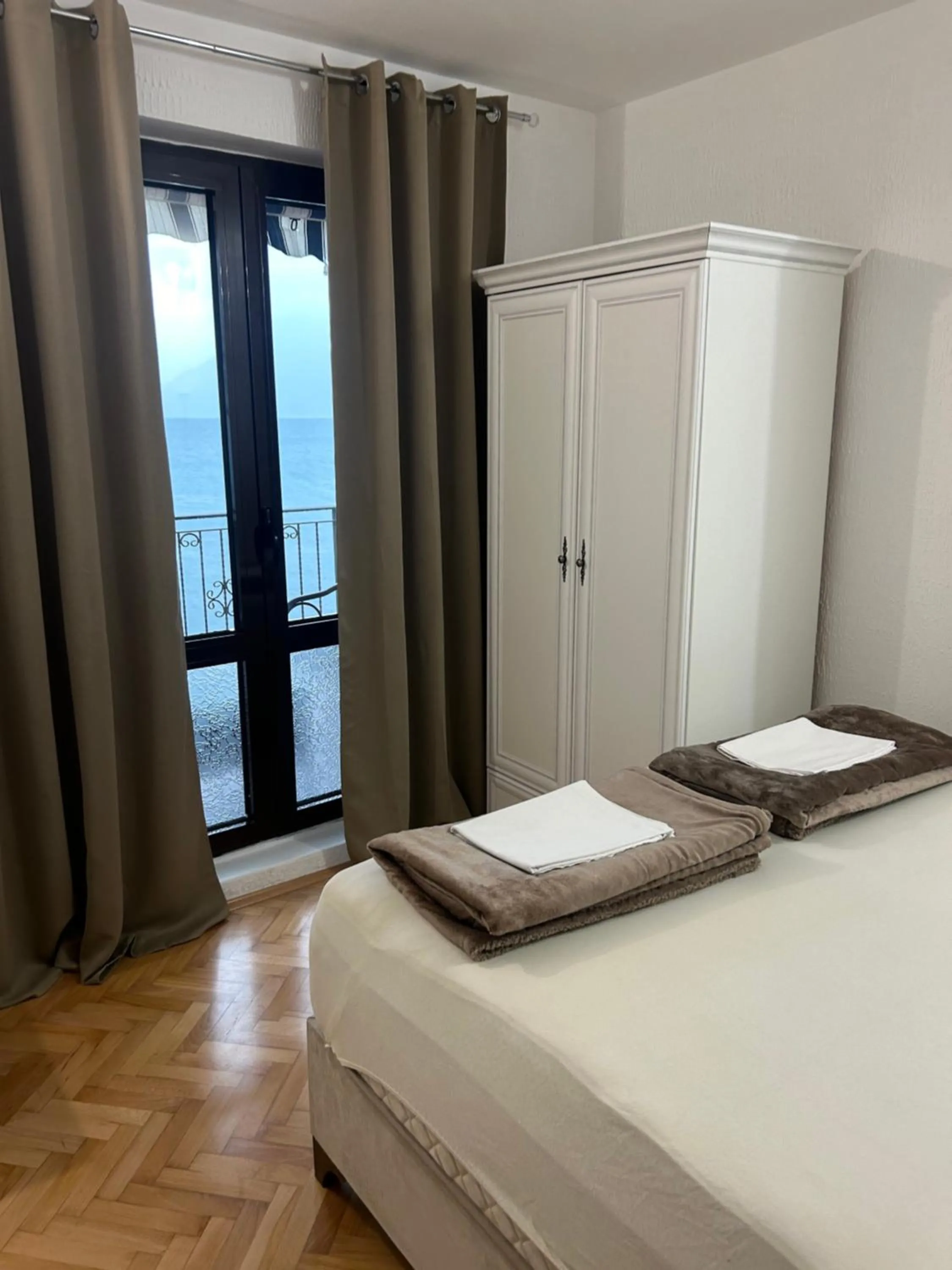 Bedroom, Bed in Apartments Dijana