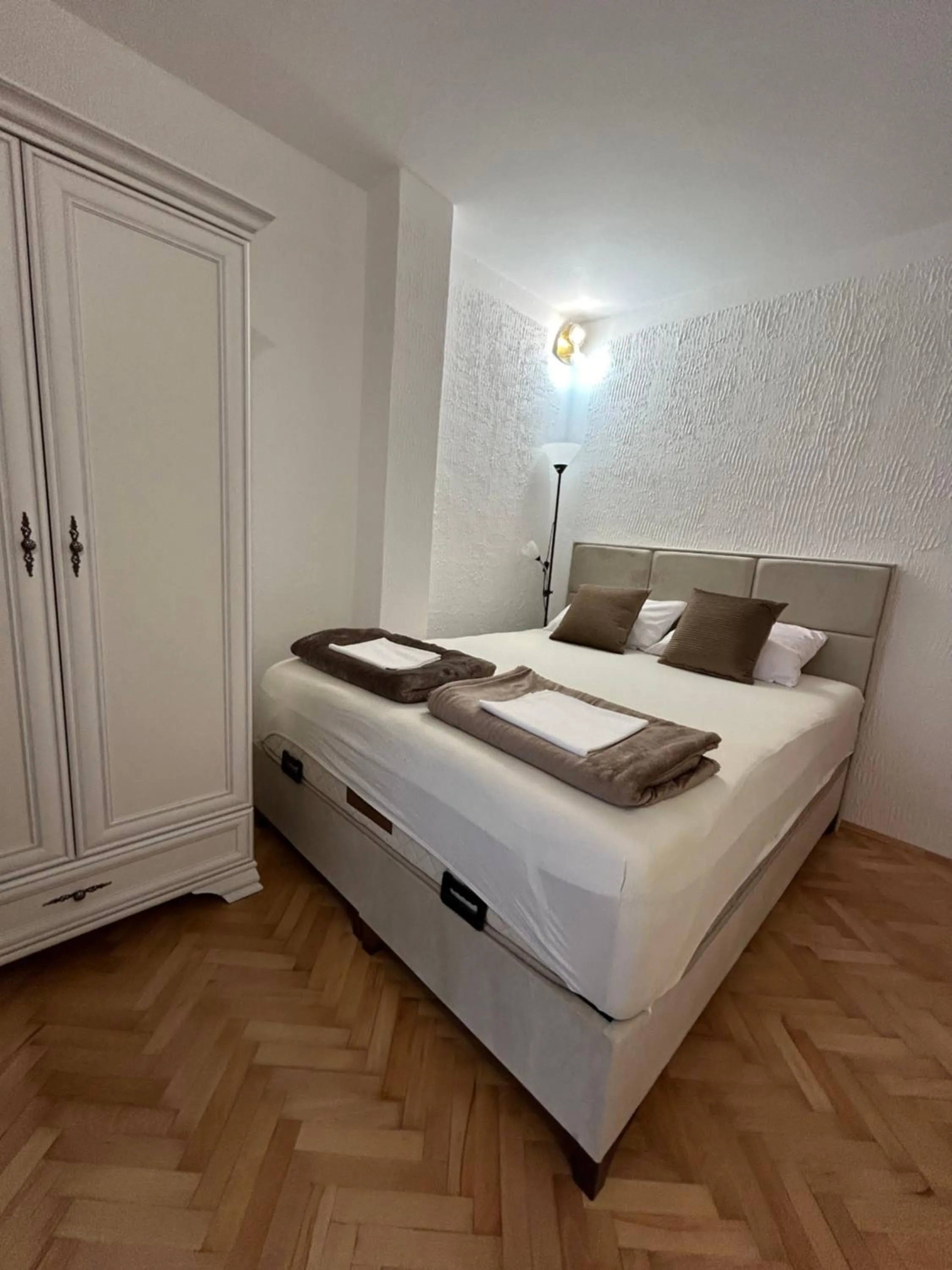 Bedroom, Bed in Apartments Dijana