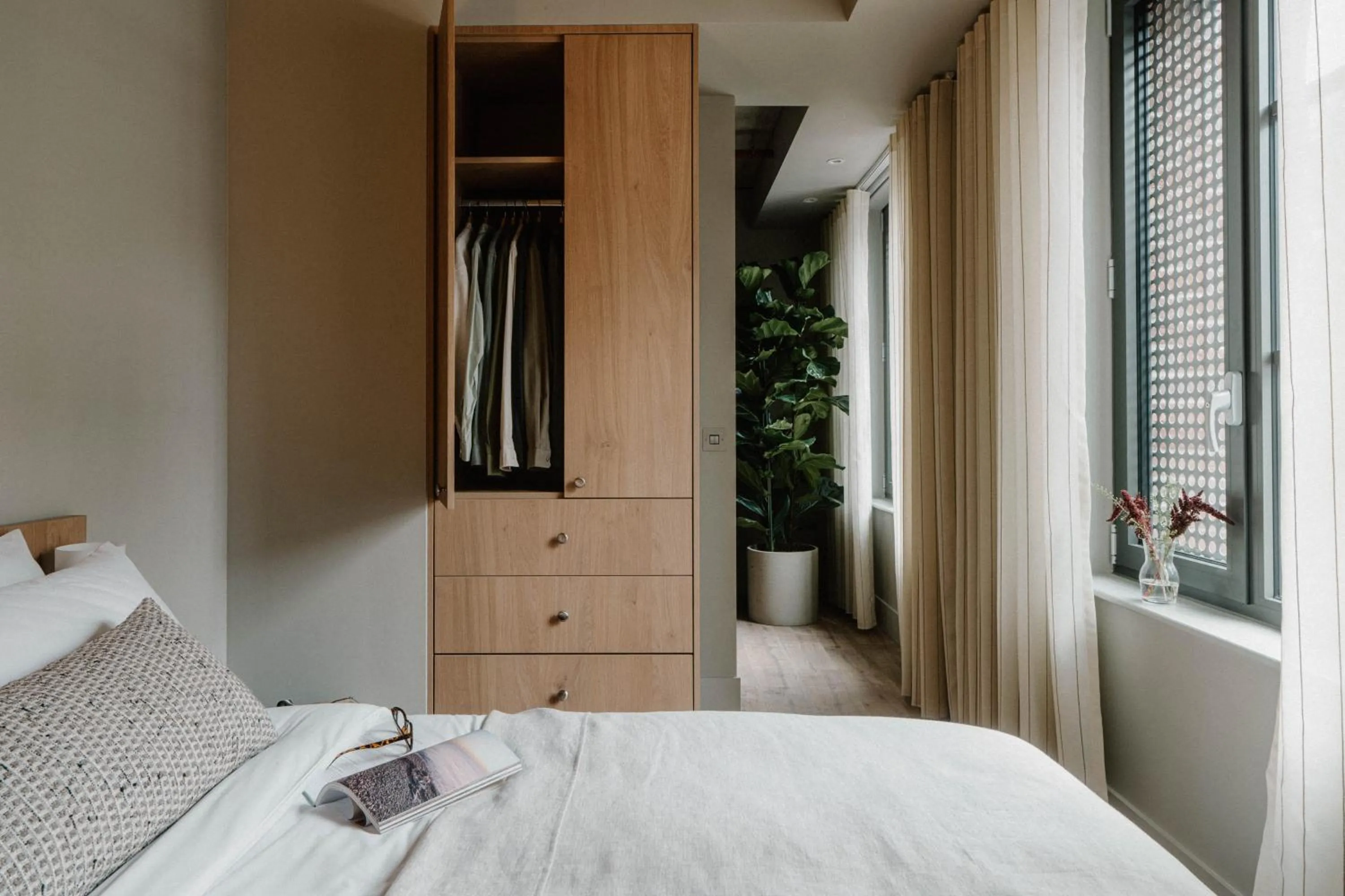 Bed in Mason & Fifth, Westbourne Park