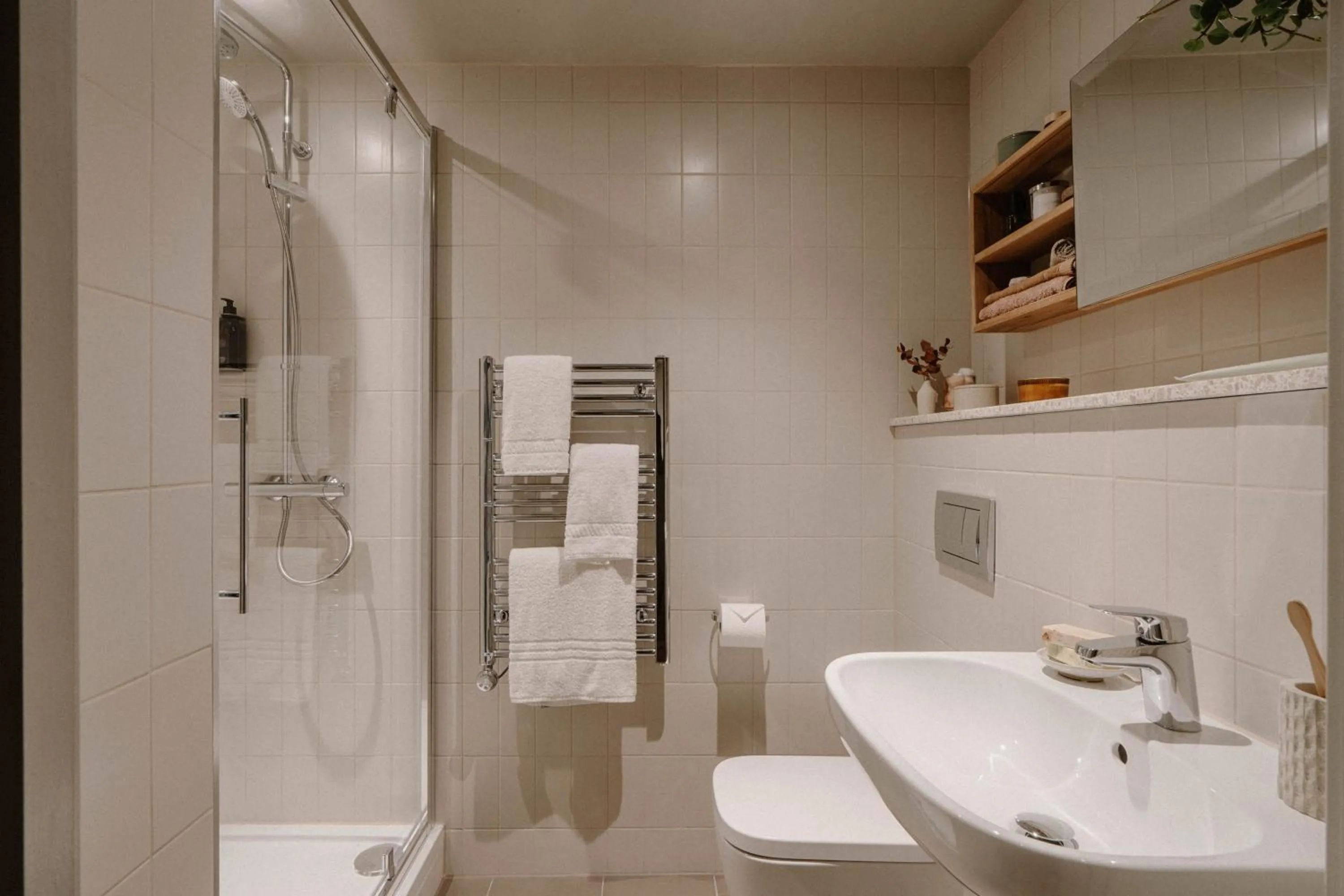 Shower in Mason & Fifth, Westbourne Park