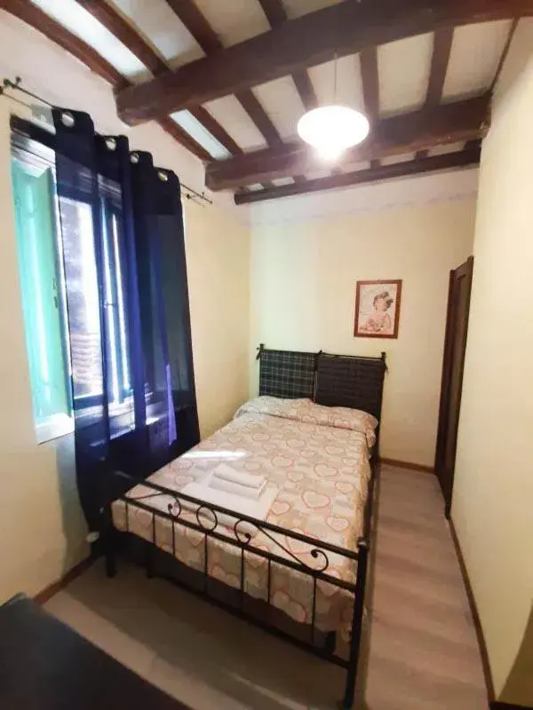 Small Single Room in Casale Valentini Small Single Room in Casale Valentini