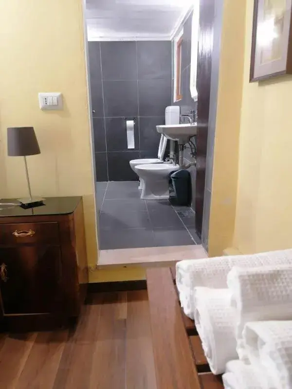 Family Room with Private Bathroom in Casale Valentini Family Room with Private Bathroom in Casale Valentini