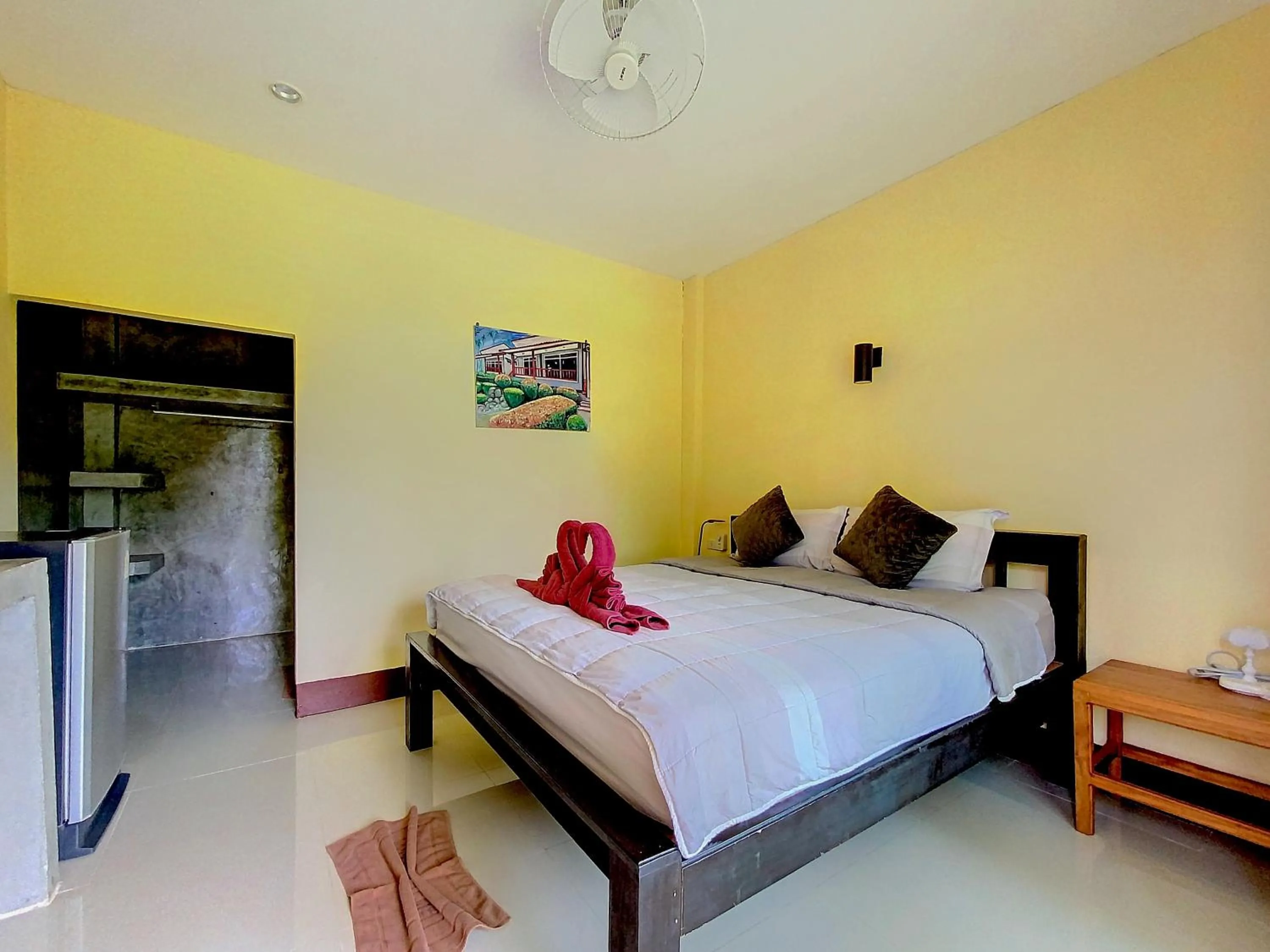 Bed in Sunanta Bungalow