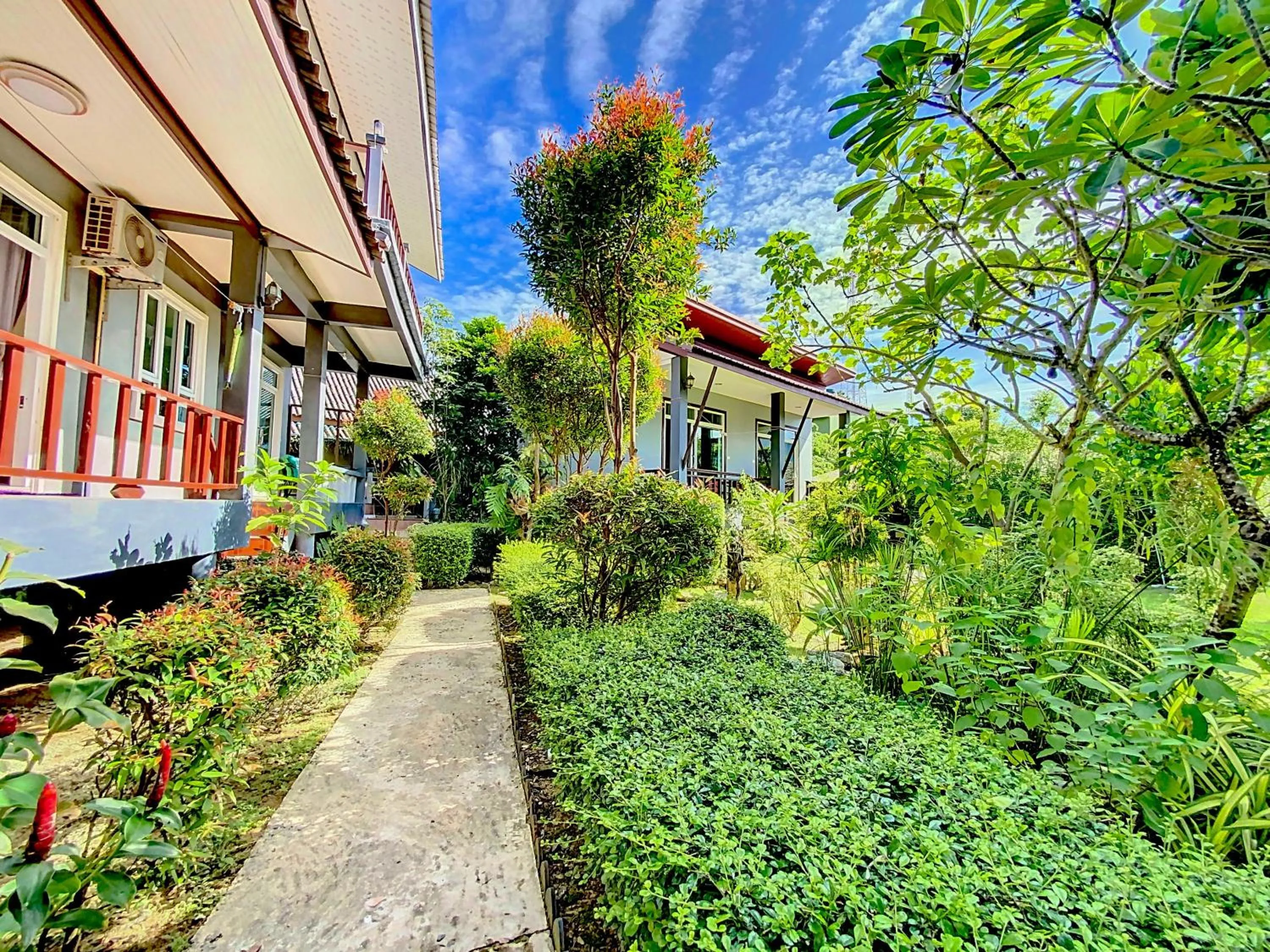 Garden in Sunanta Bungalow