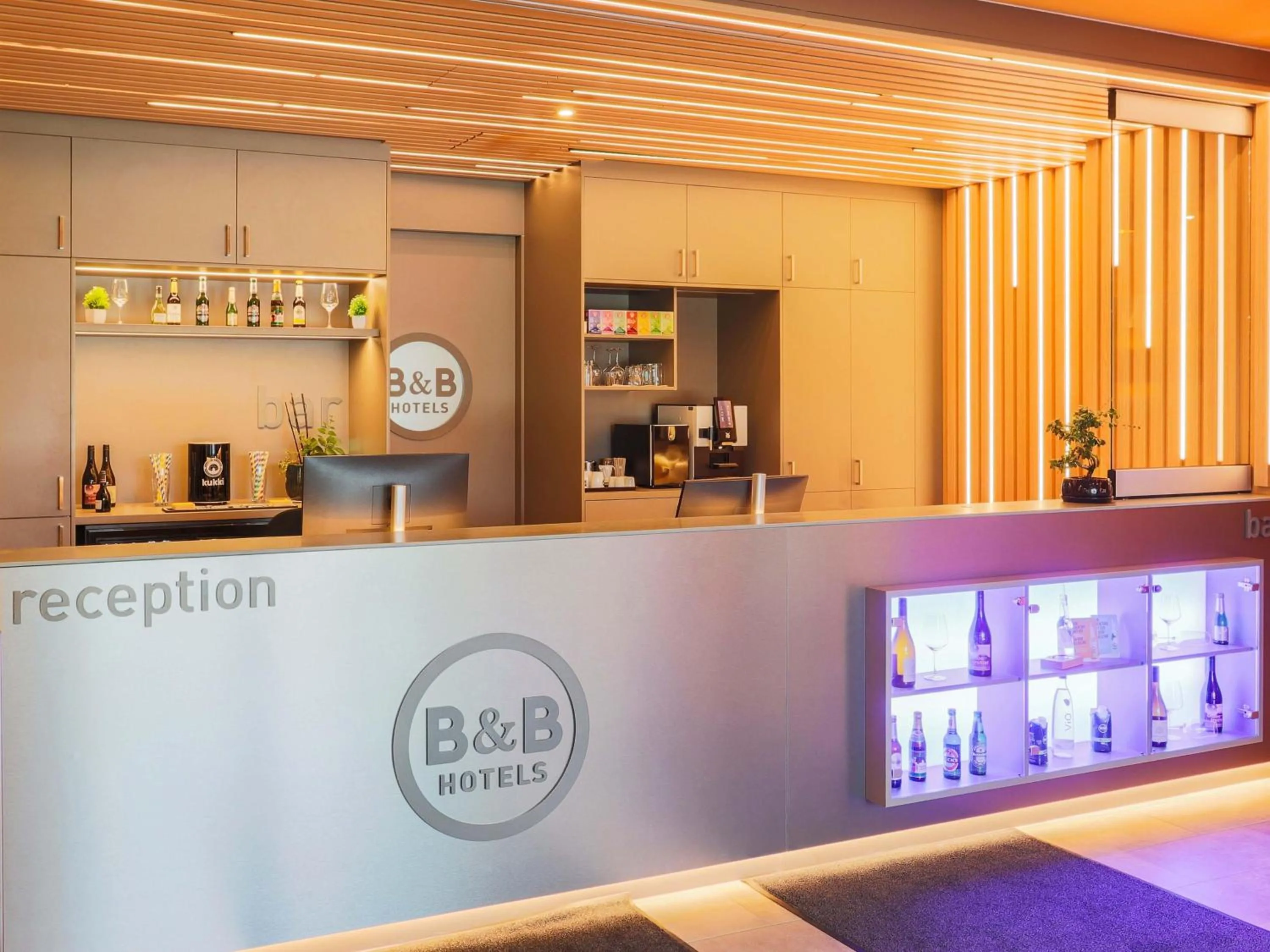 Lobby or reception in B&B HOTEL Bruchsal-Karlsdorf