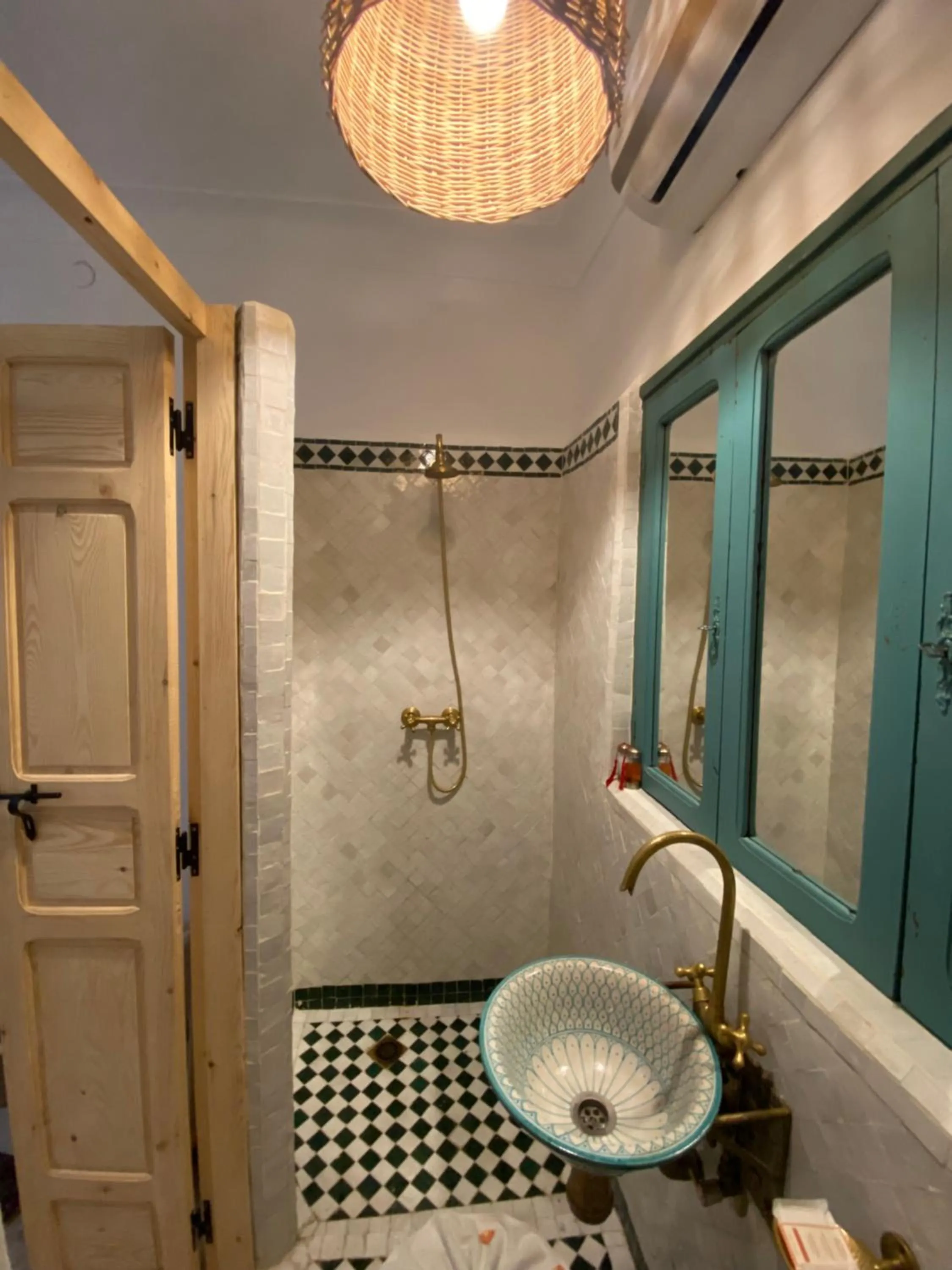 Shower in Riad Dar Khalti Privatisation