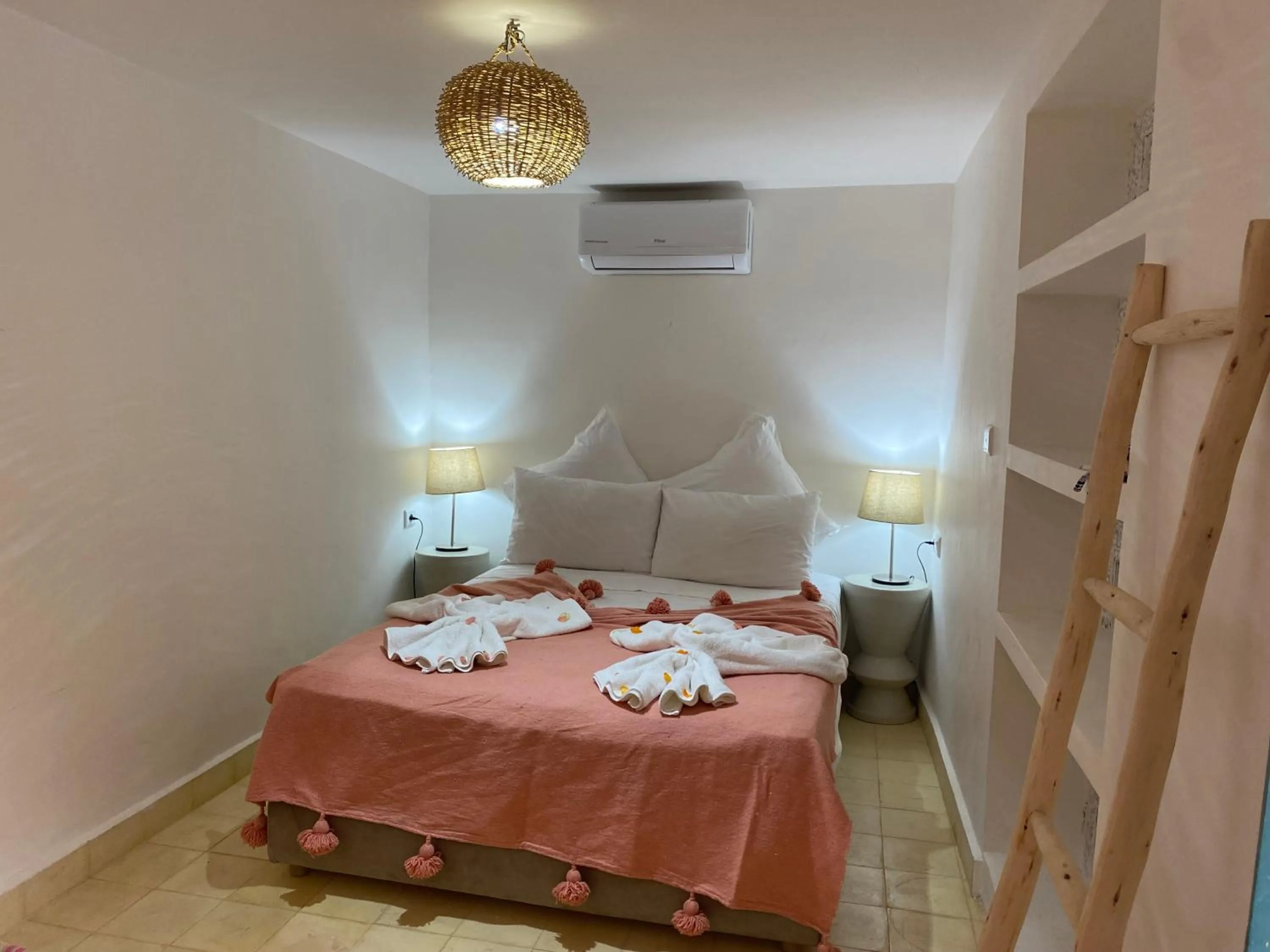 Bed in Riad Dar Khalti Privatisation