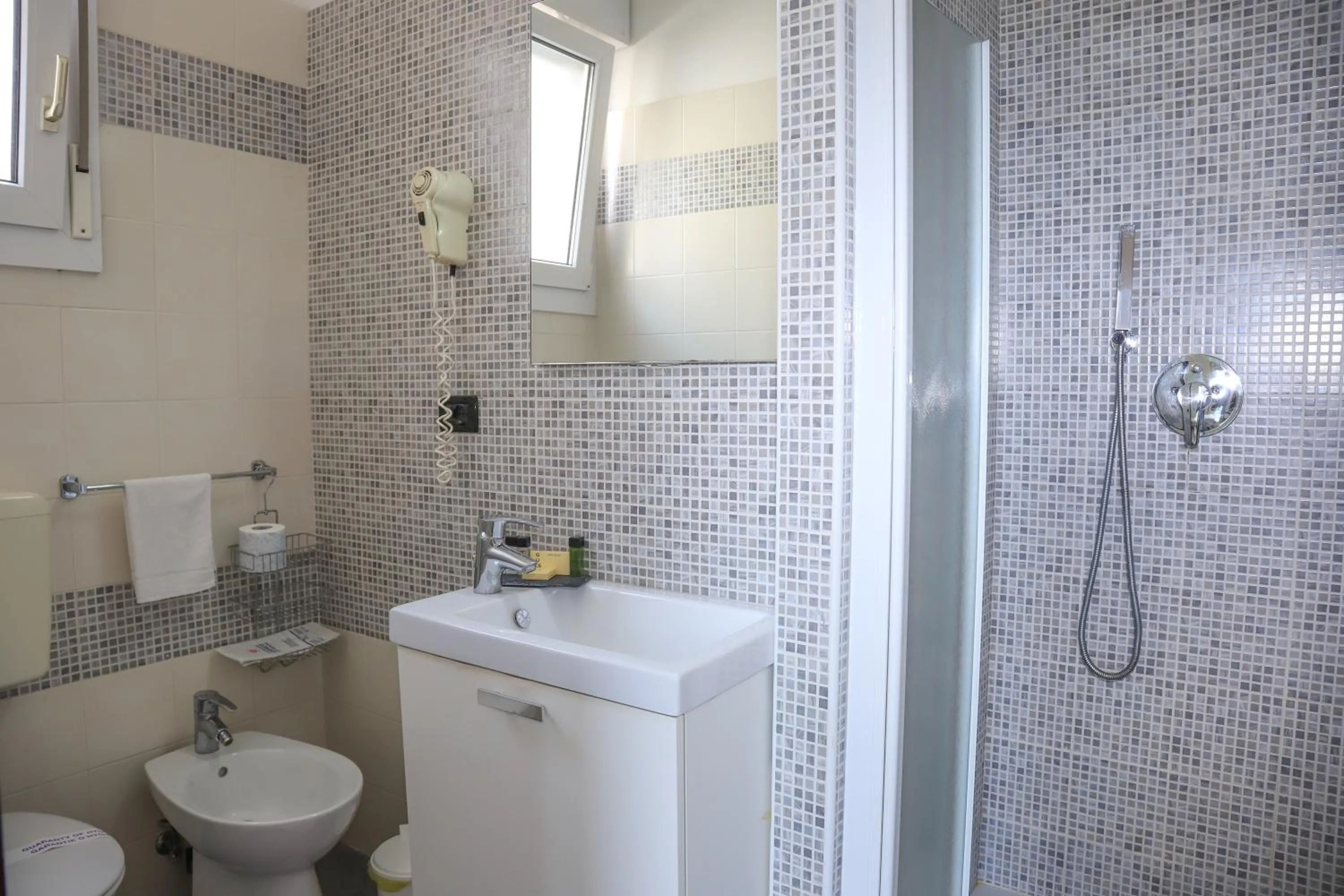 Shower in Hotel La Bussola