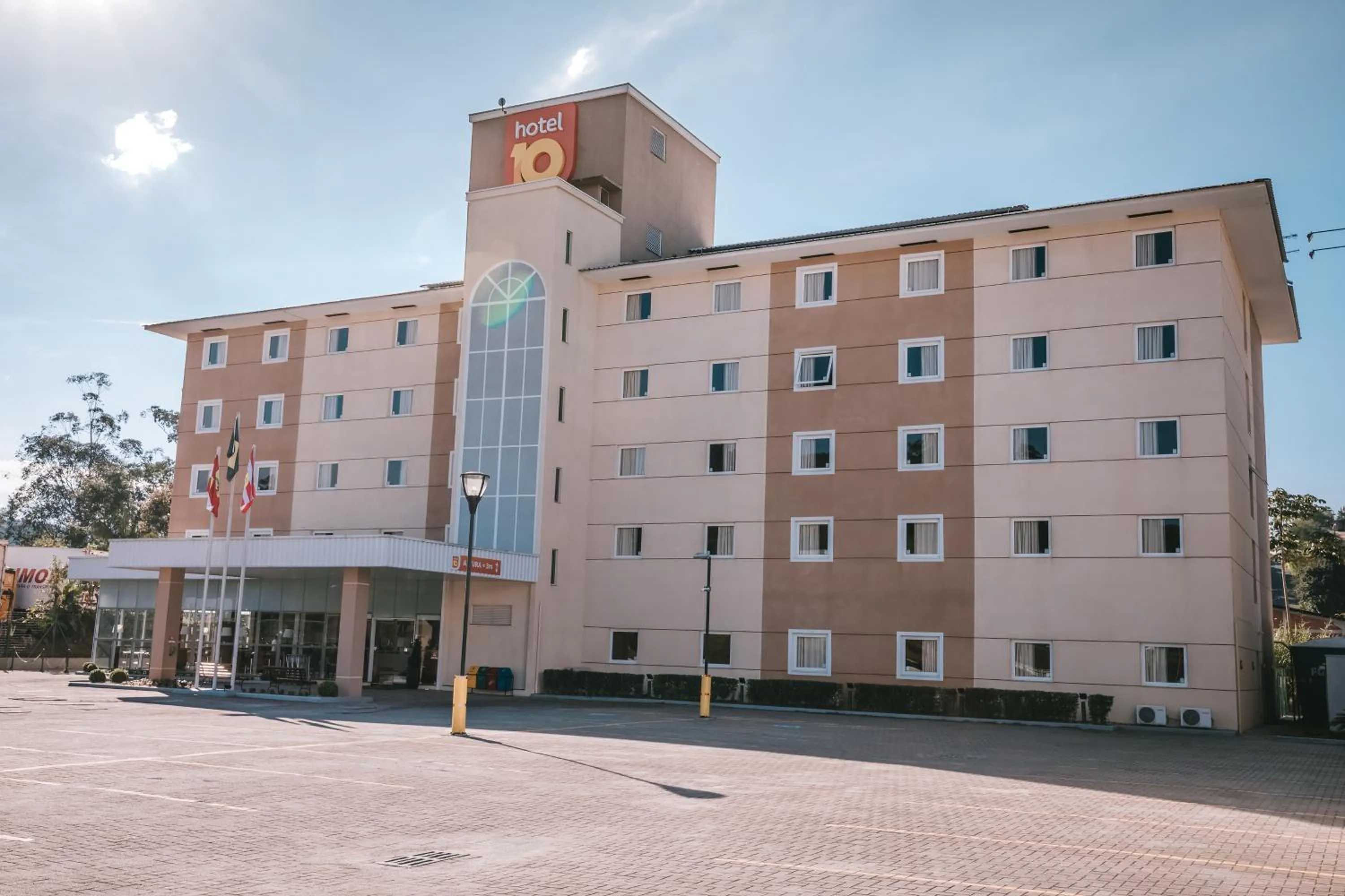 Property building in Hotel 10 Blumenau