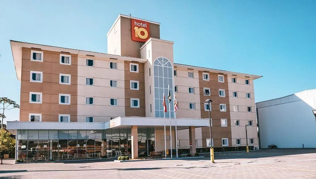 Property building in Hotel 10 Blumenau