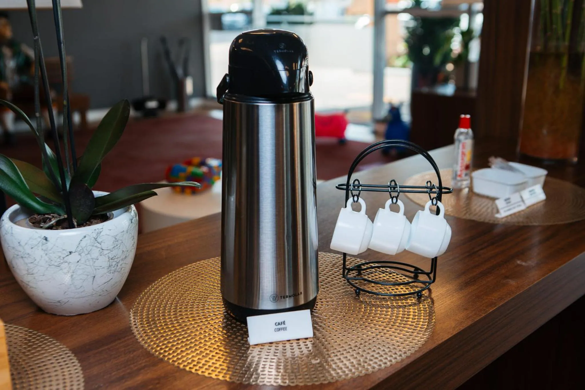 Coffee/tea facilities in Hotel 10 Blumenau