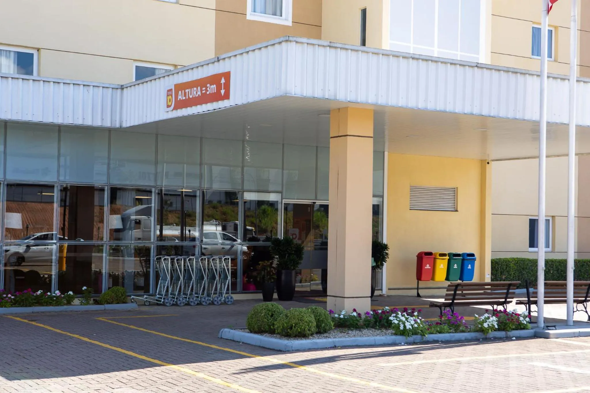 Property building in Hotel 10 Blumenau