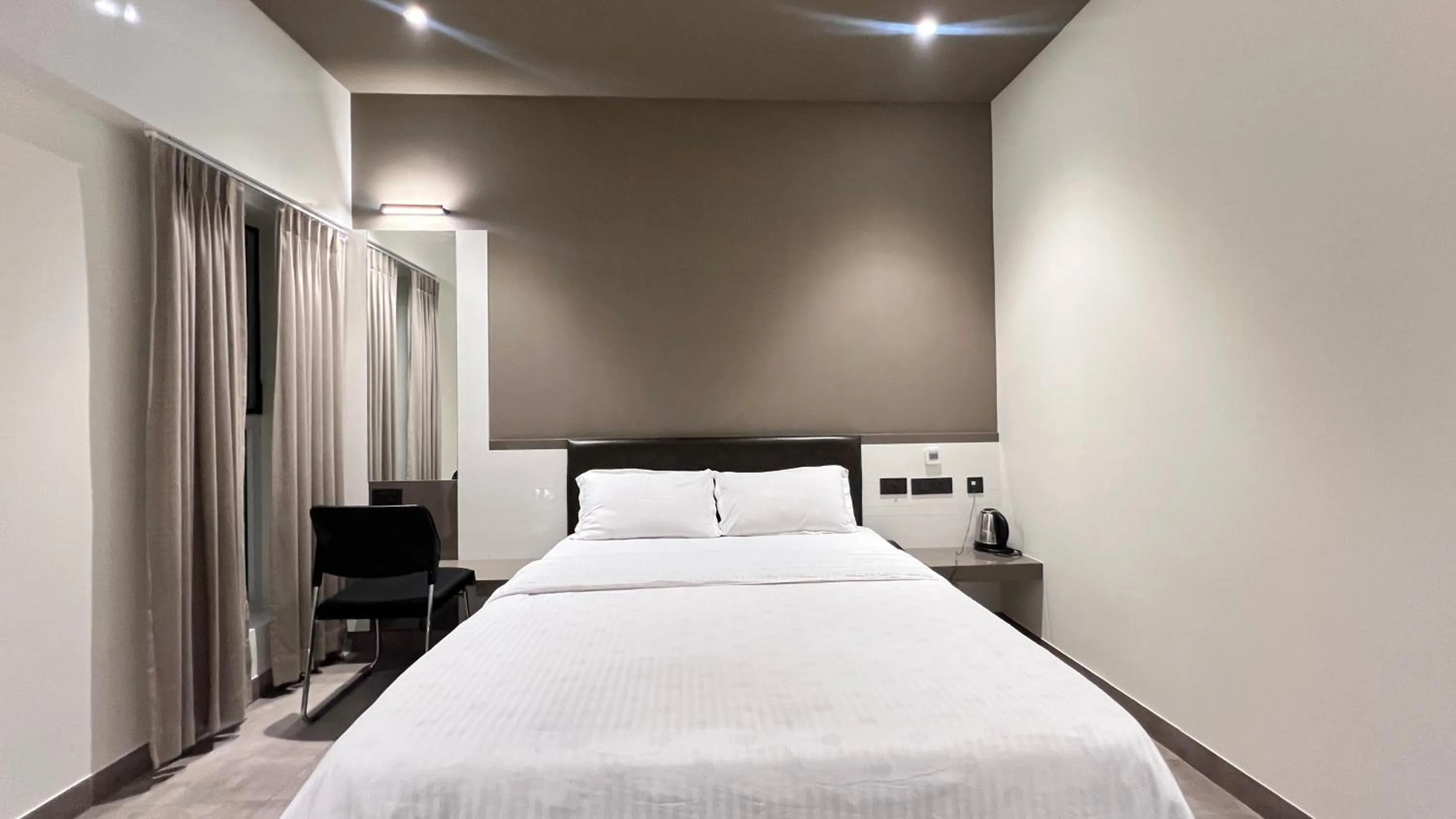 Bed in MAS Residency