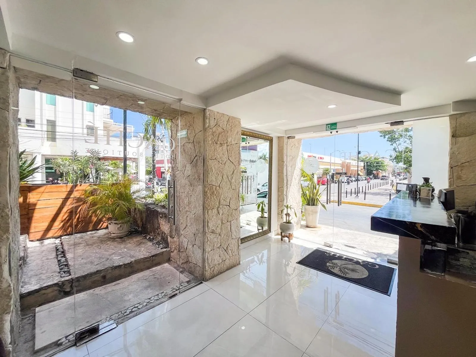 Lobby or reception in Cache Hotel Boutique - Adults Only