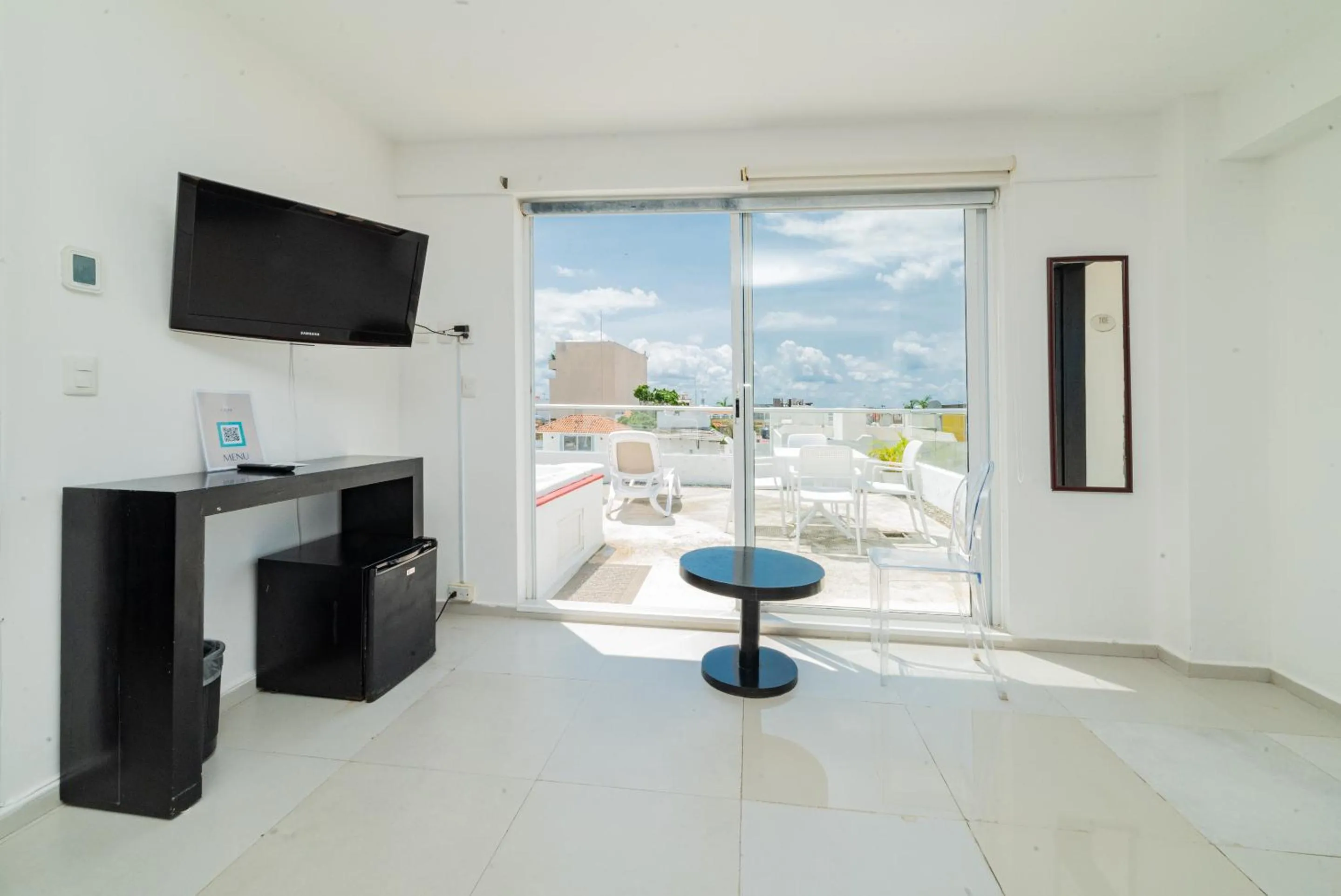 TV and multimedia in Cache Hotel Boutique - Adults Only