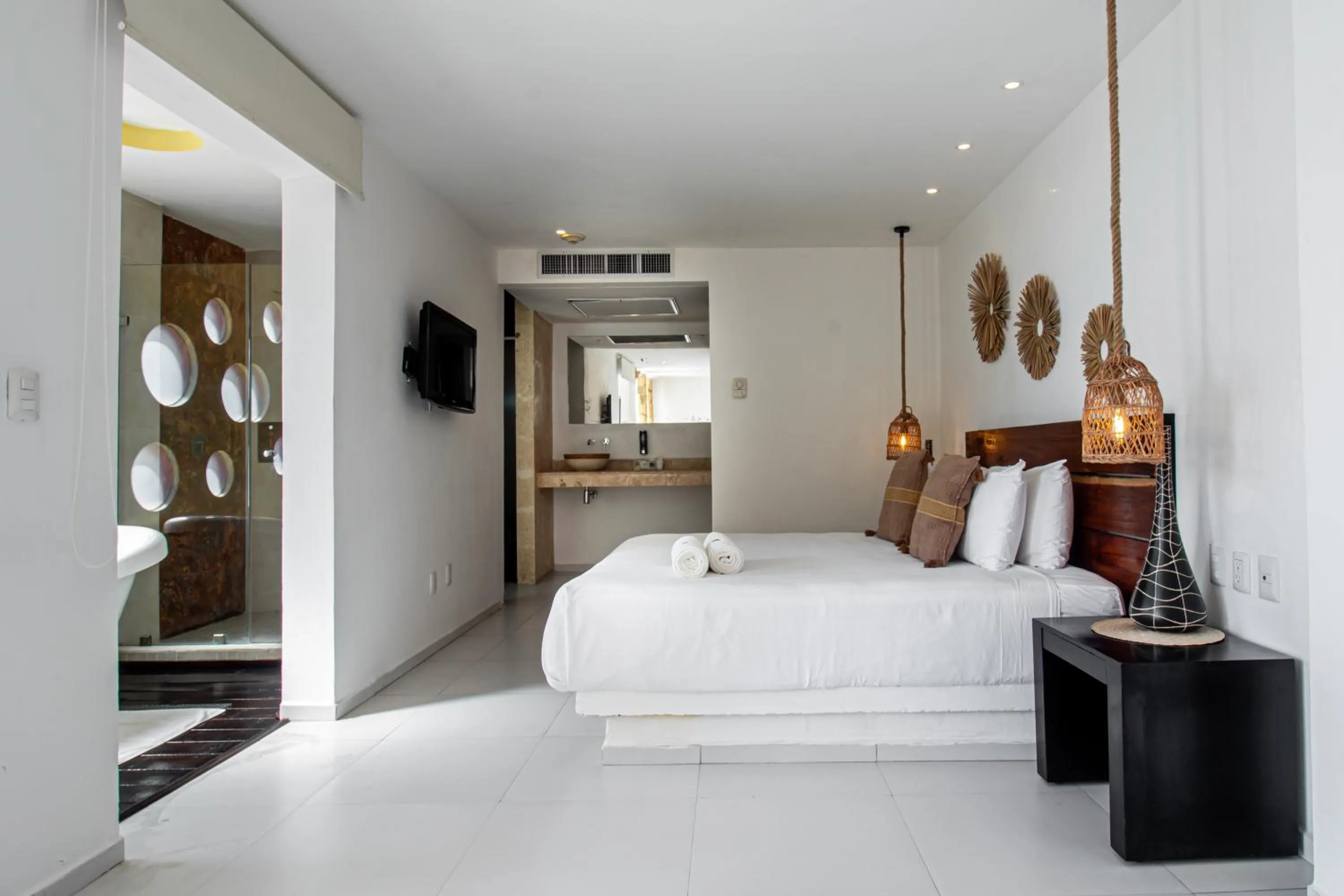 Photo of the whole room, Bed in Cache Hotel Boutique - Adults Only