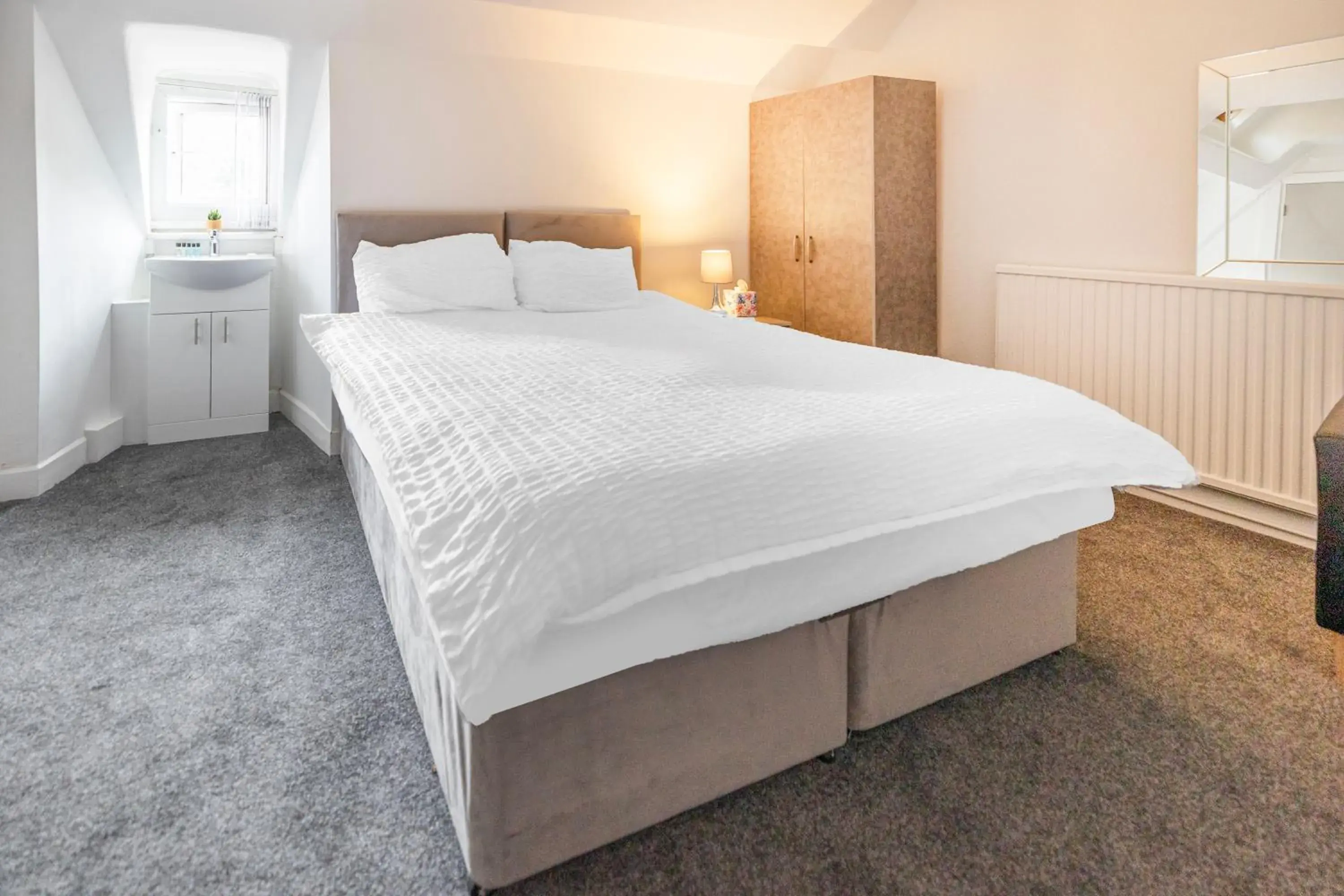Standard Triple Room in OYO A Better Night Hotel - Manchester Salford Standard Triple Room in OYO A Better Night Hotel - Manchester Salford