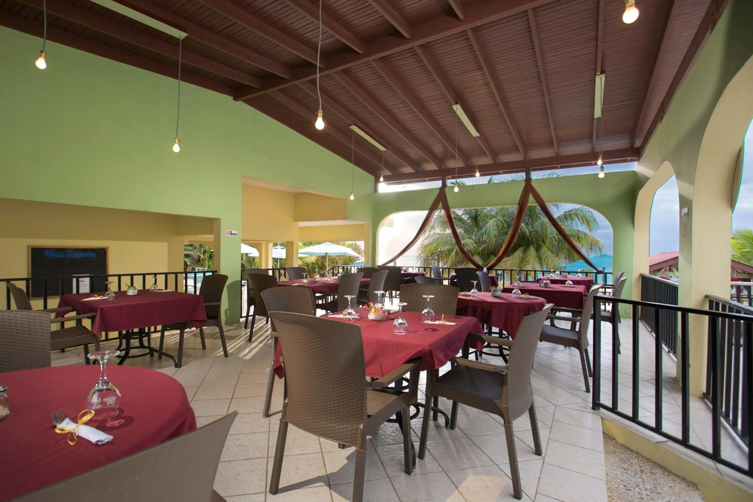 Restaurant/places to eat in Rooms On The Beach Negril