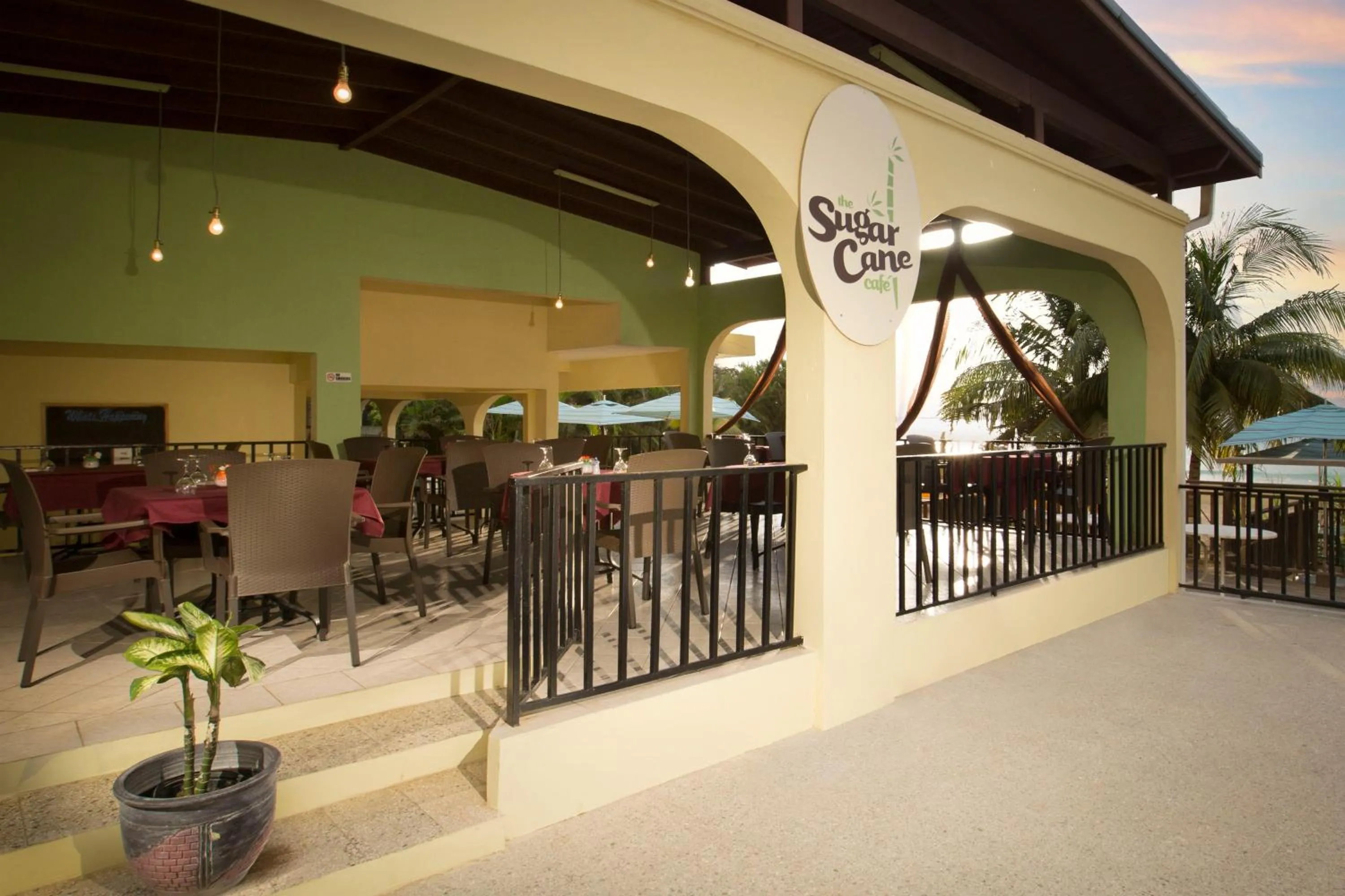 Restaurant/places to eat in Rooms On The Beach Negril