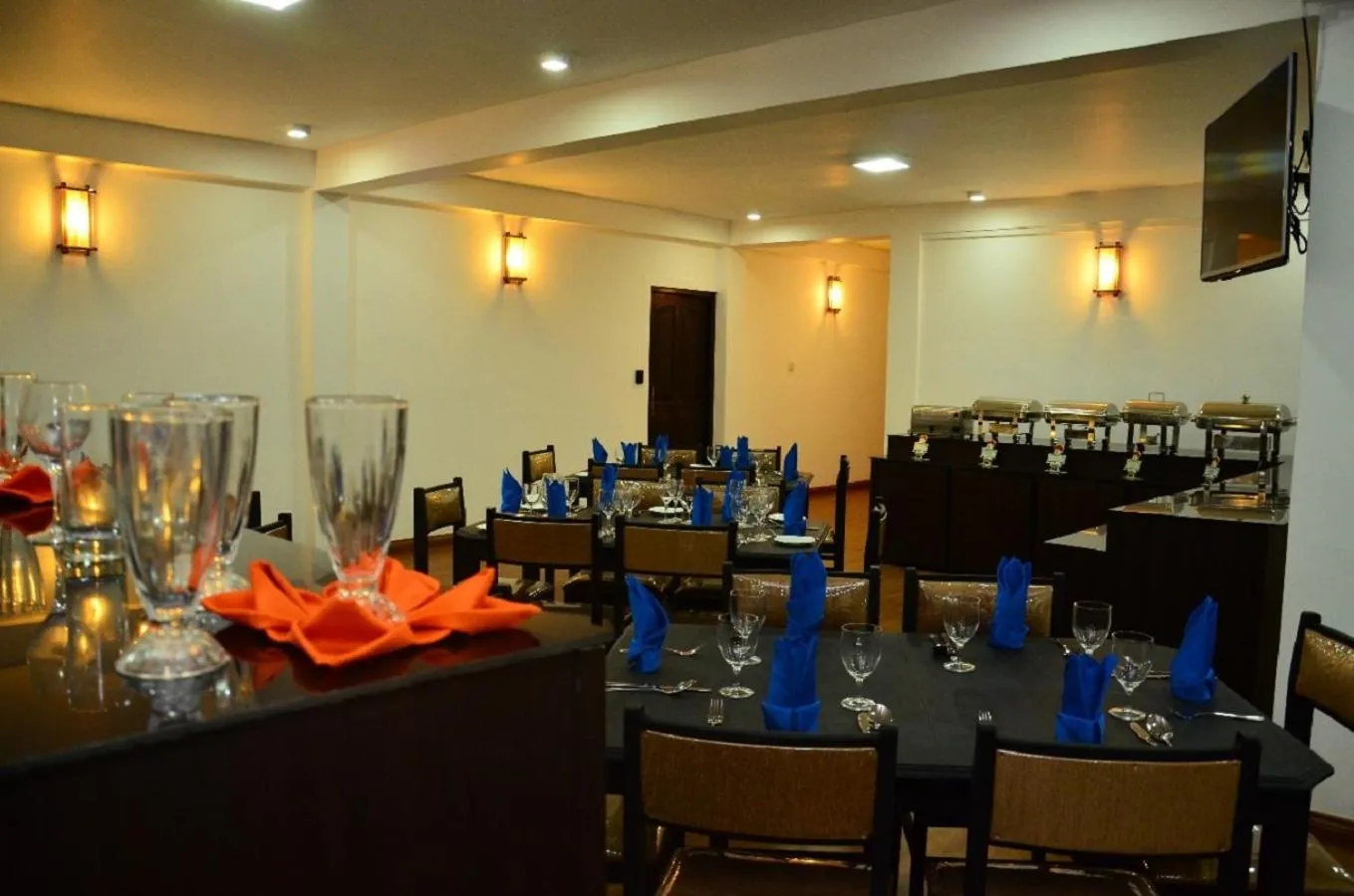Restaurant/places to eat in Nat City Hotel