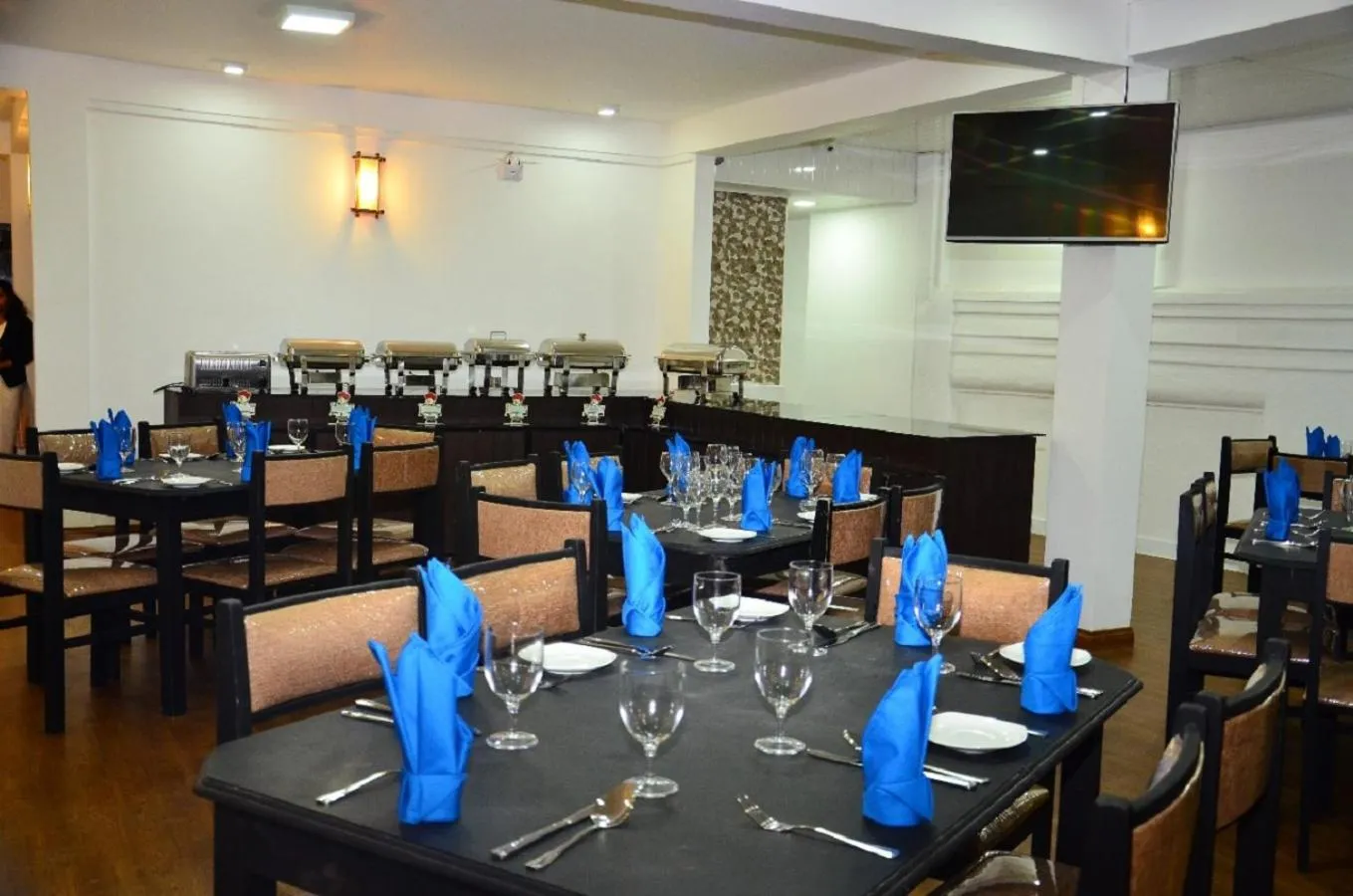 Restaurant/places to eat in Nat City Hotel