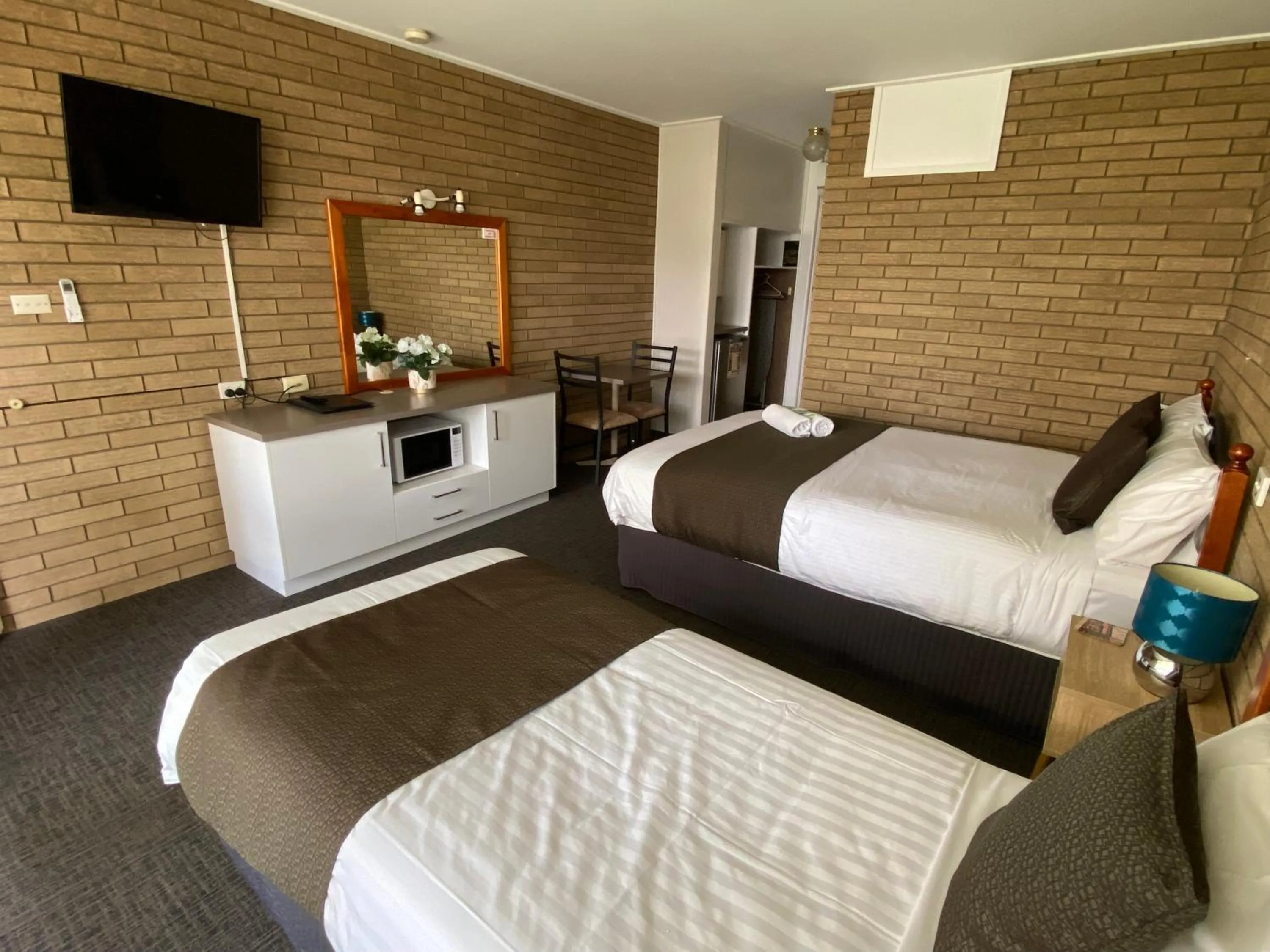 Bed in Warrina Inn Wodonga CBD