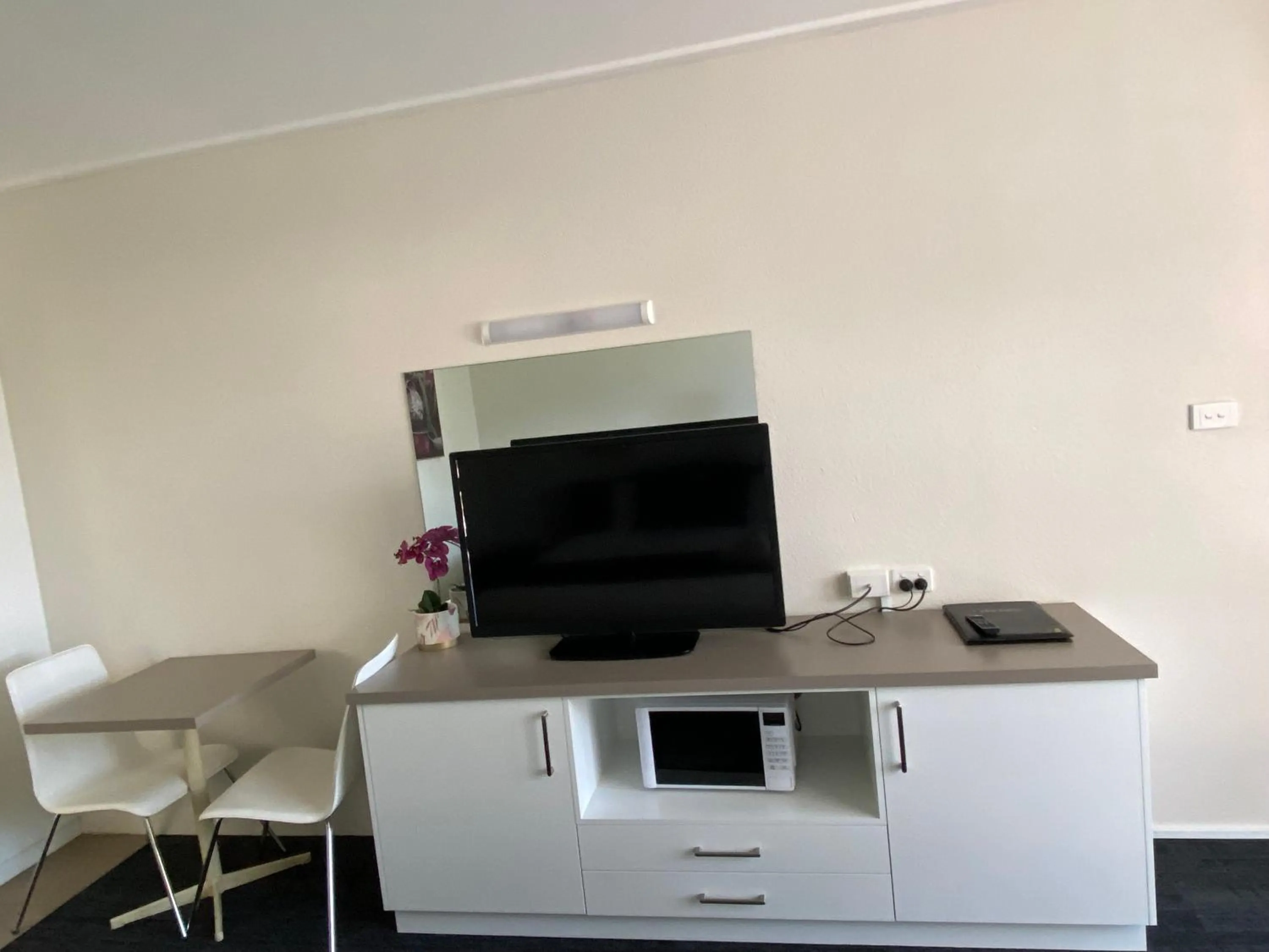 TV and multimedia in Warrina Inn Wodonga CBD