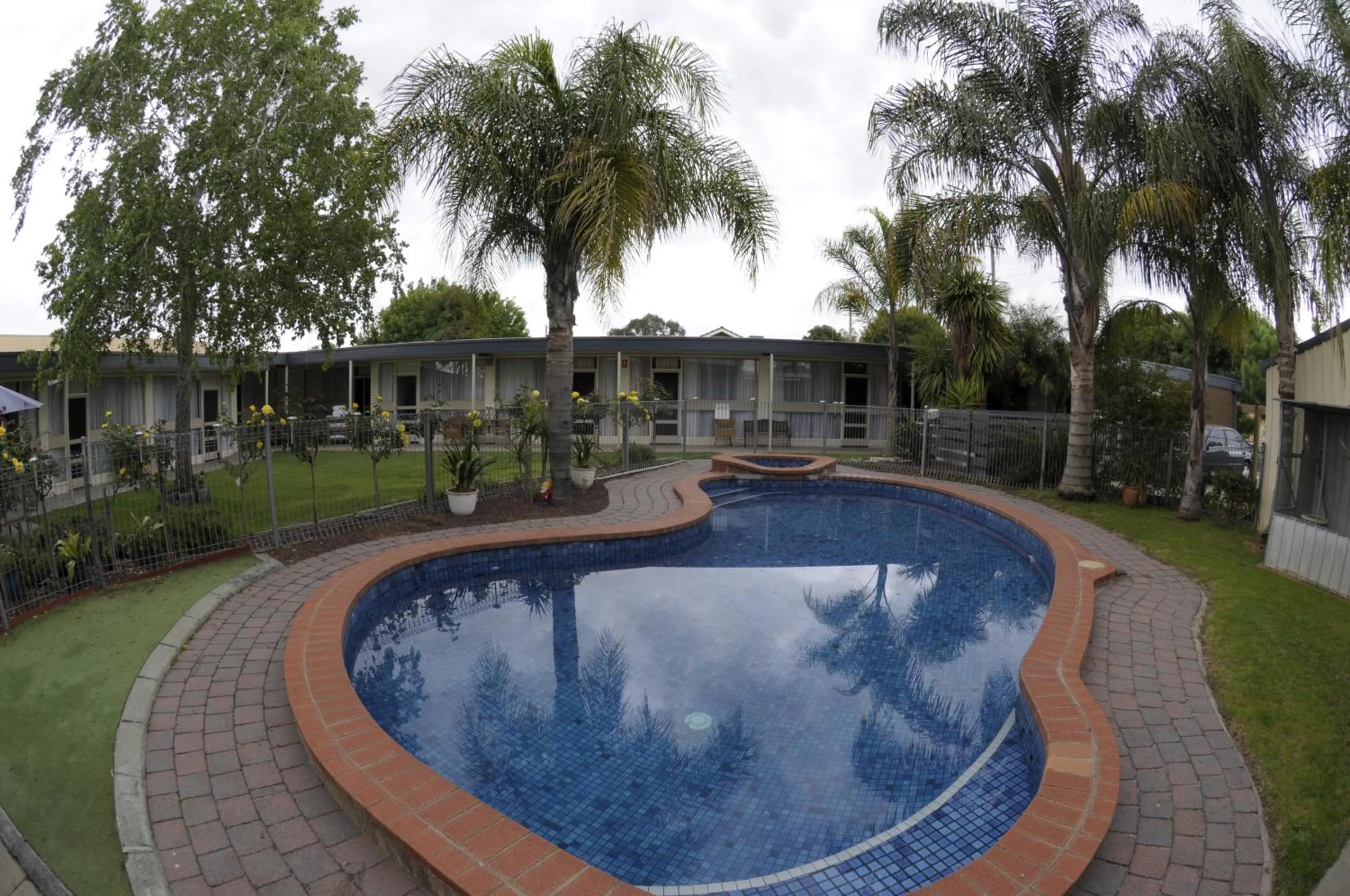 Swimming pool in Warrina Inn Wodonga CBD