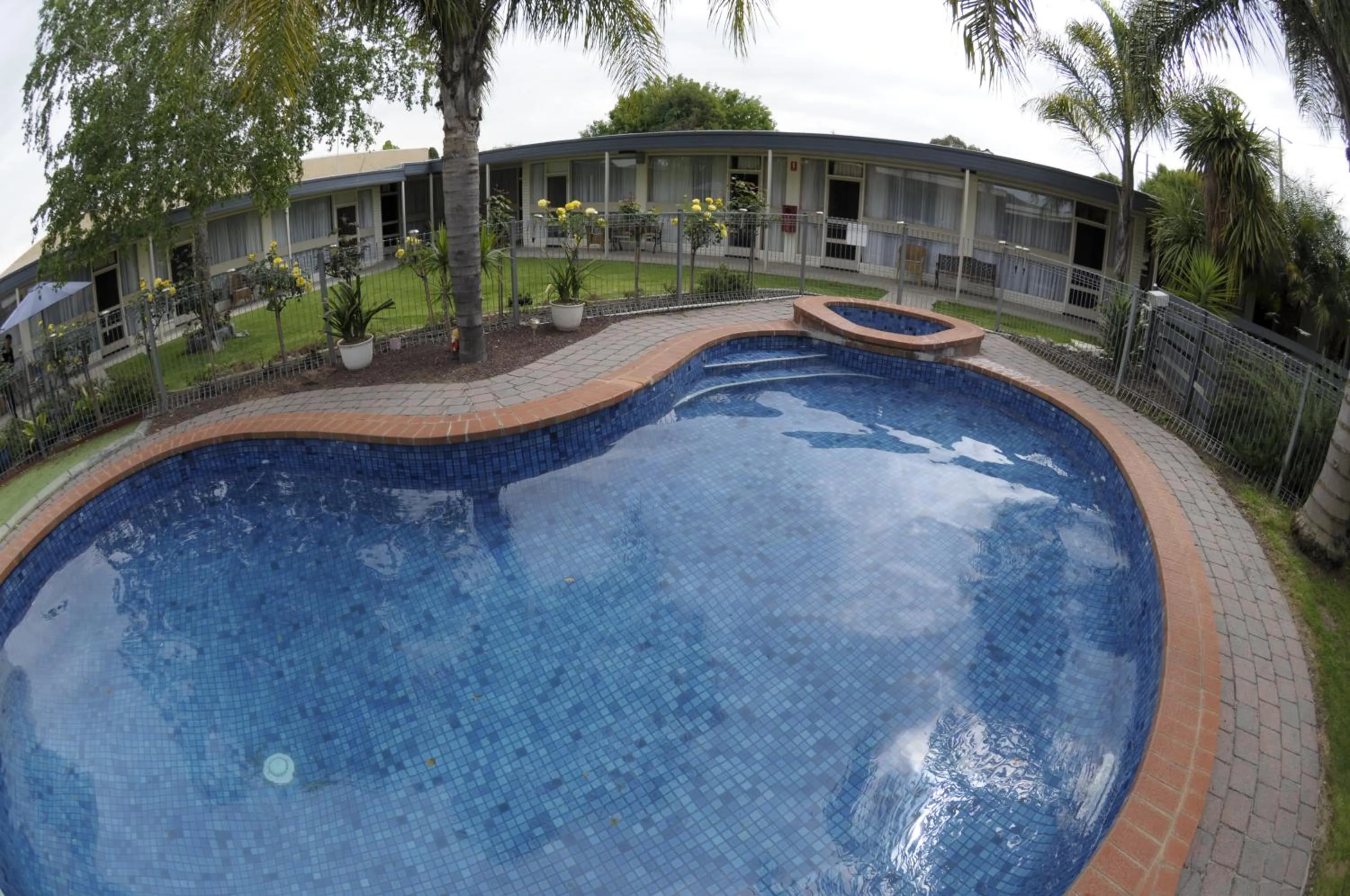 Property building in Warrina Inn Wodonga CBD