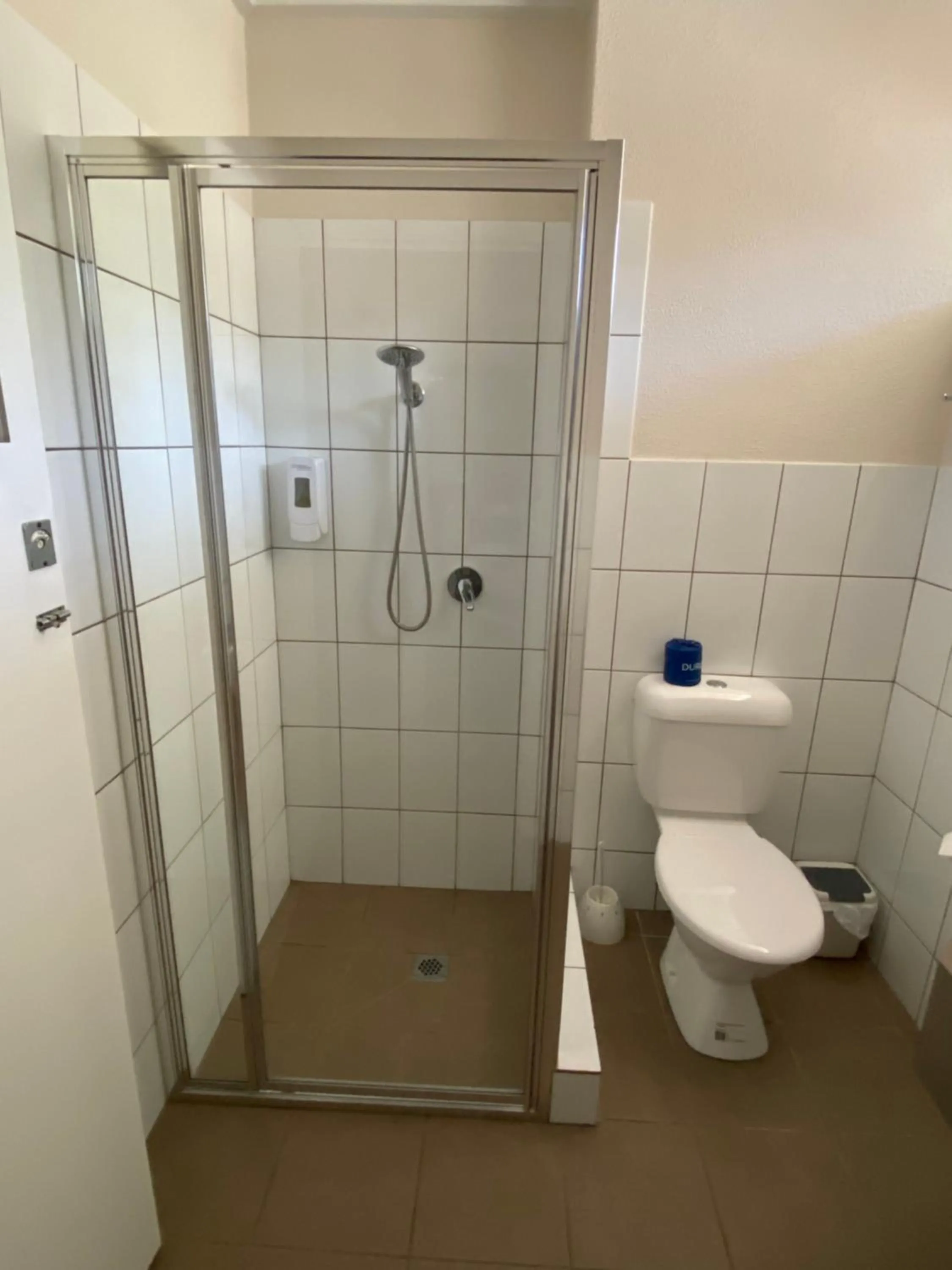 Bathroom in Warrina Inn Wodonga CBD