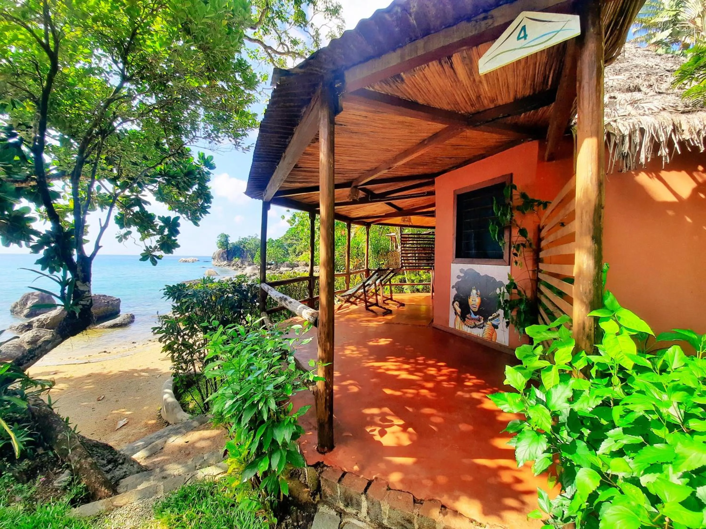 Deluxe Bungalow with Sea View in Natiora Green Lodge