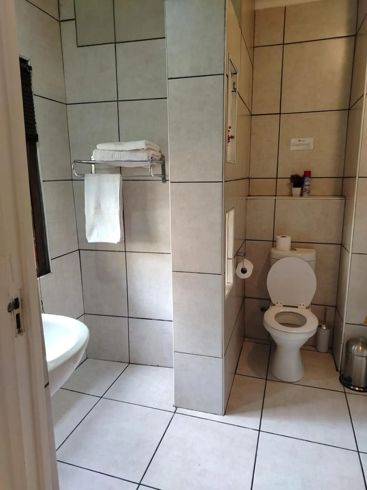 Toilet in 84 on Fourth Guest House