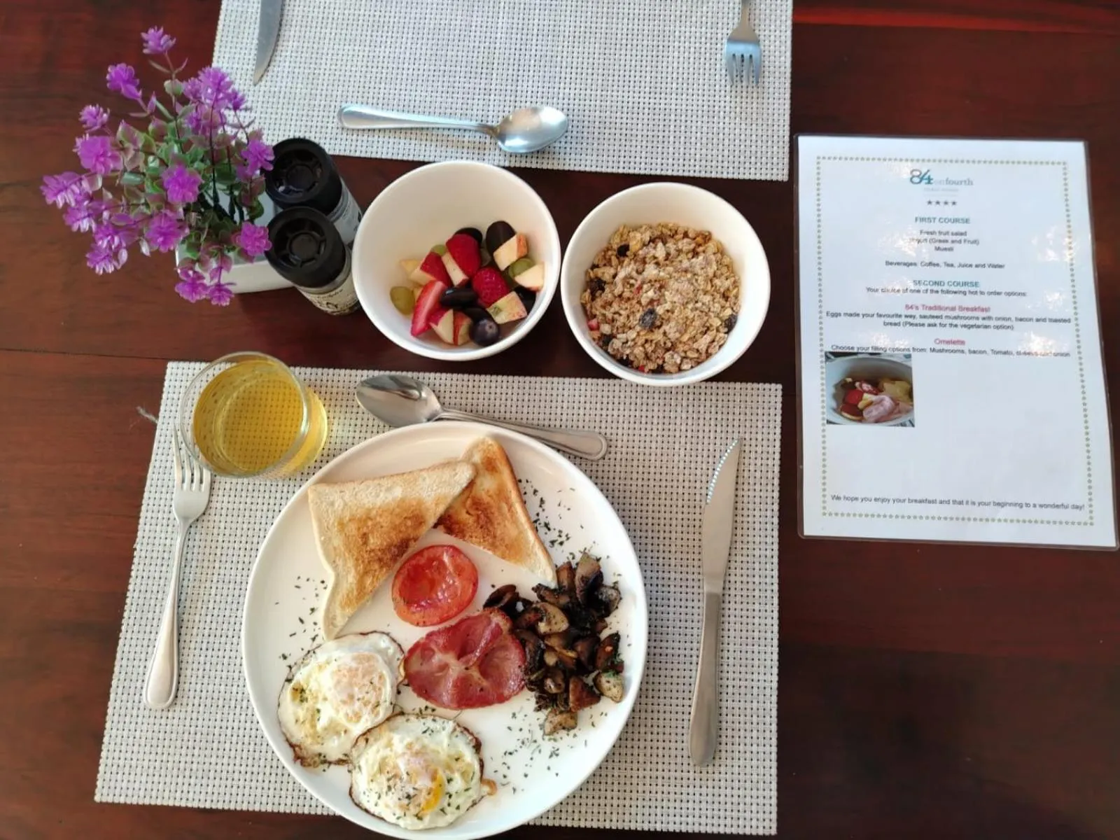 Restaurant/places to eat in 84 on Fourth Guest House