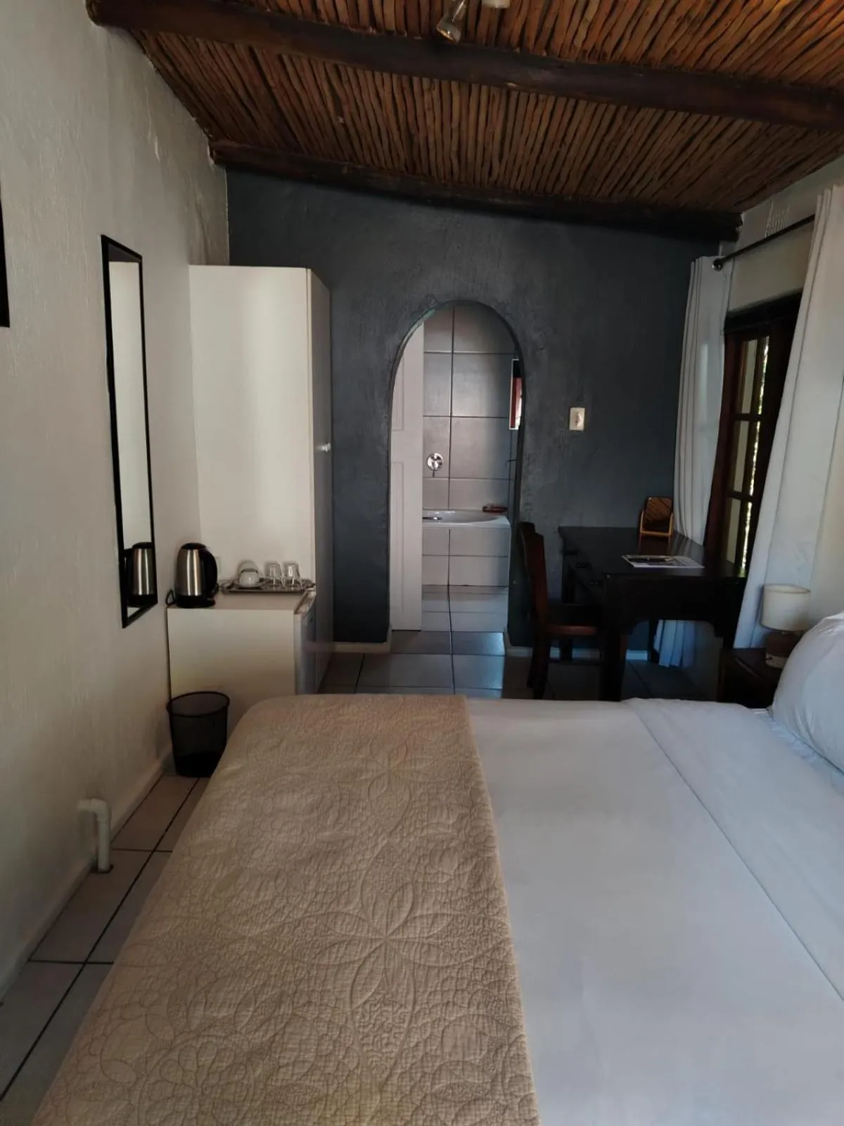 Photo of the whole room, Bed in 84 on Fourth Guest House