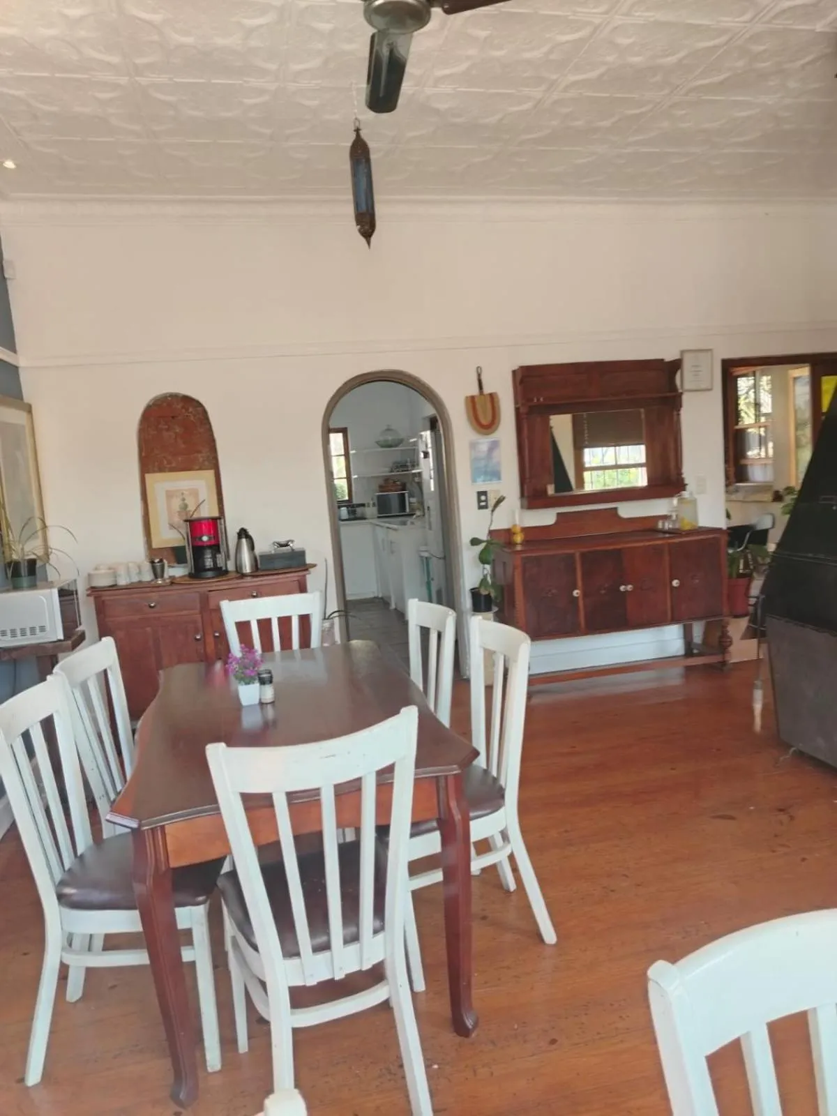 Restaurant/places to eat in 84 on Fourth Guest House