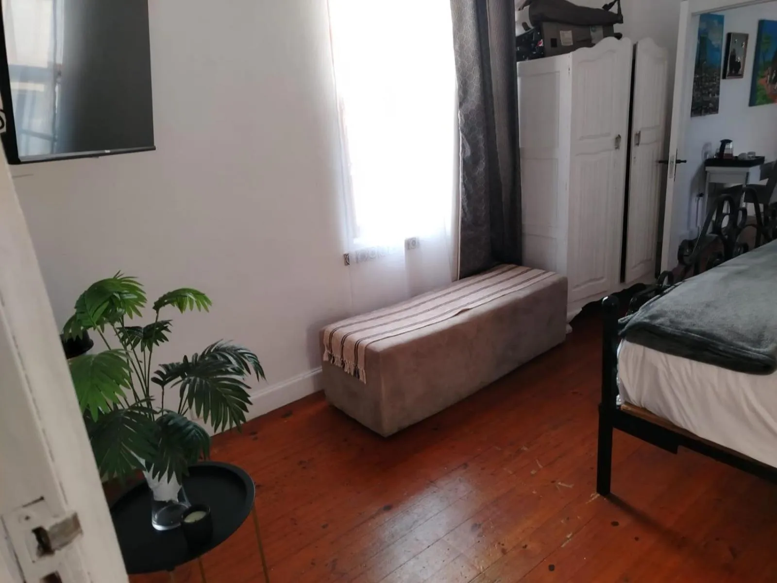 TV and multimedia, Bed in 84 on Fourth Guest House