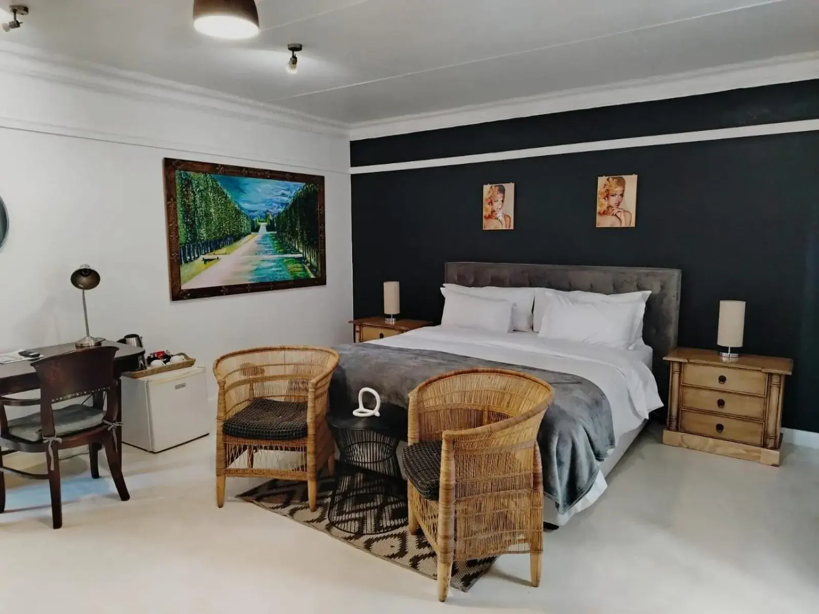 Comfort Double Room with Bath in 84 on Fourth Guest House Comfort Double Room with Bath in 84 on Fourth Guest House