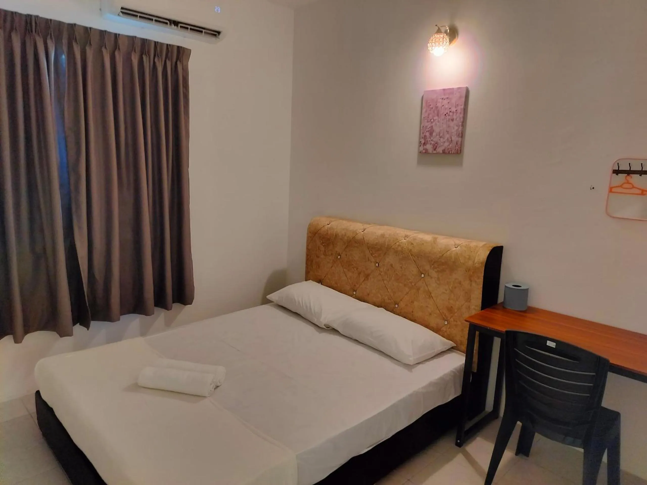 Photo of the whole room, Bed in CMN Hotel & Homestay
